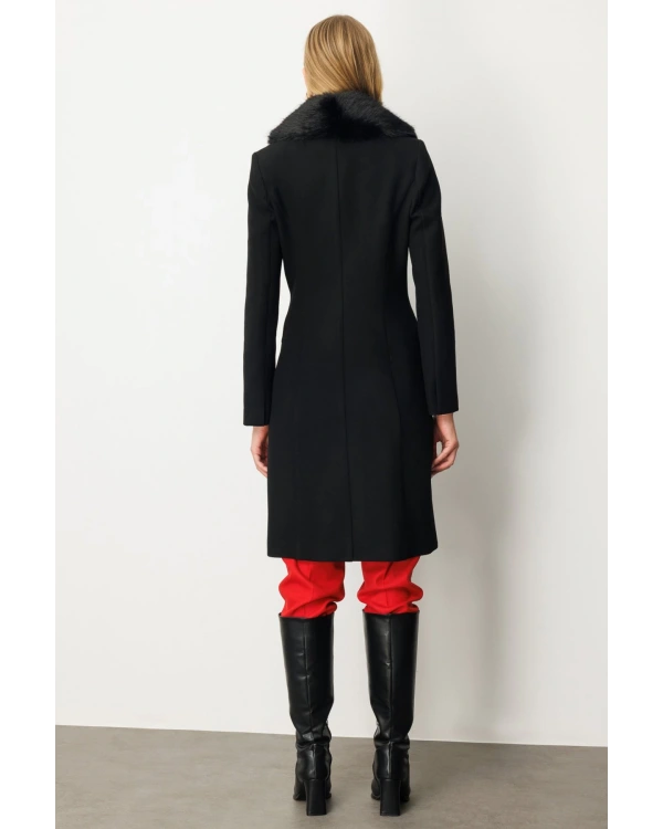 Ekol Yakası Kürklü Manto 06065