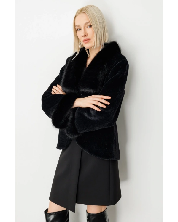 Ekol Yakası Kürklü Peluş Manto 06027