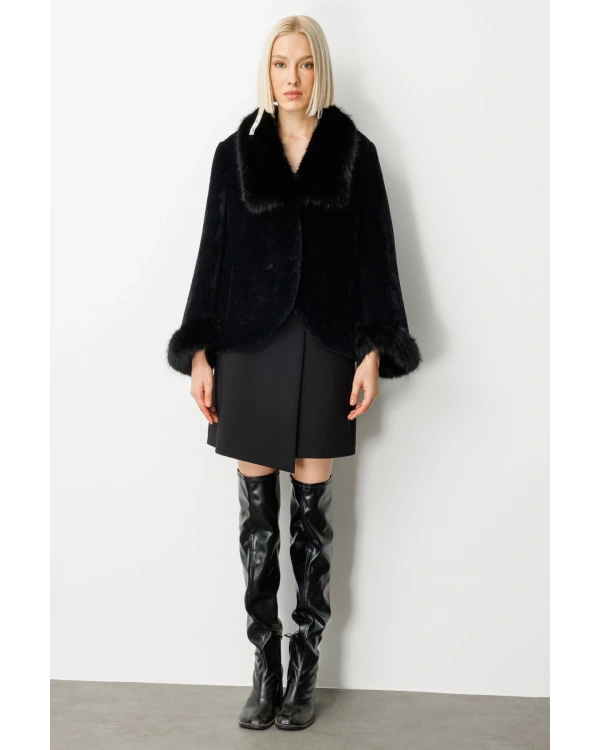 Ekol Yakası Kürklü Peluş Manto 06027
