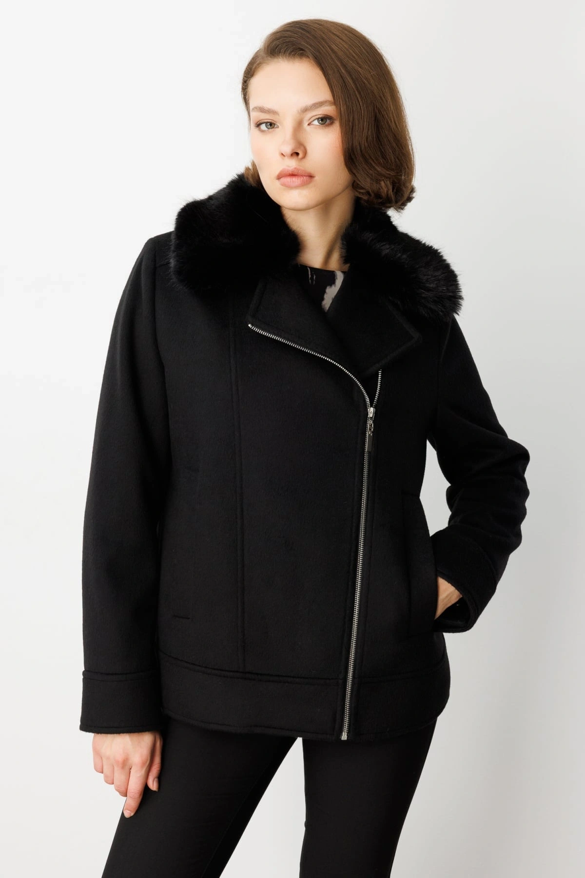 Ekol Kadın Yan Fermuarlı Yakası Peluş Siyah Kadın Manto 06085