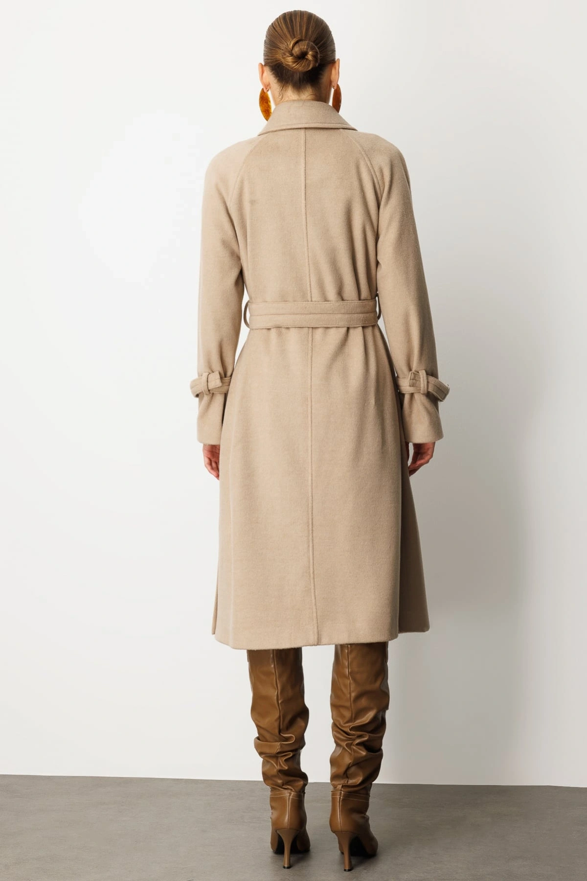 Ekol Beli Kuşaklı Kadın Kum Renk Manto 06057