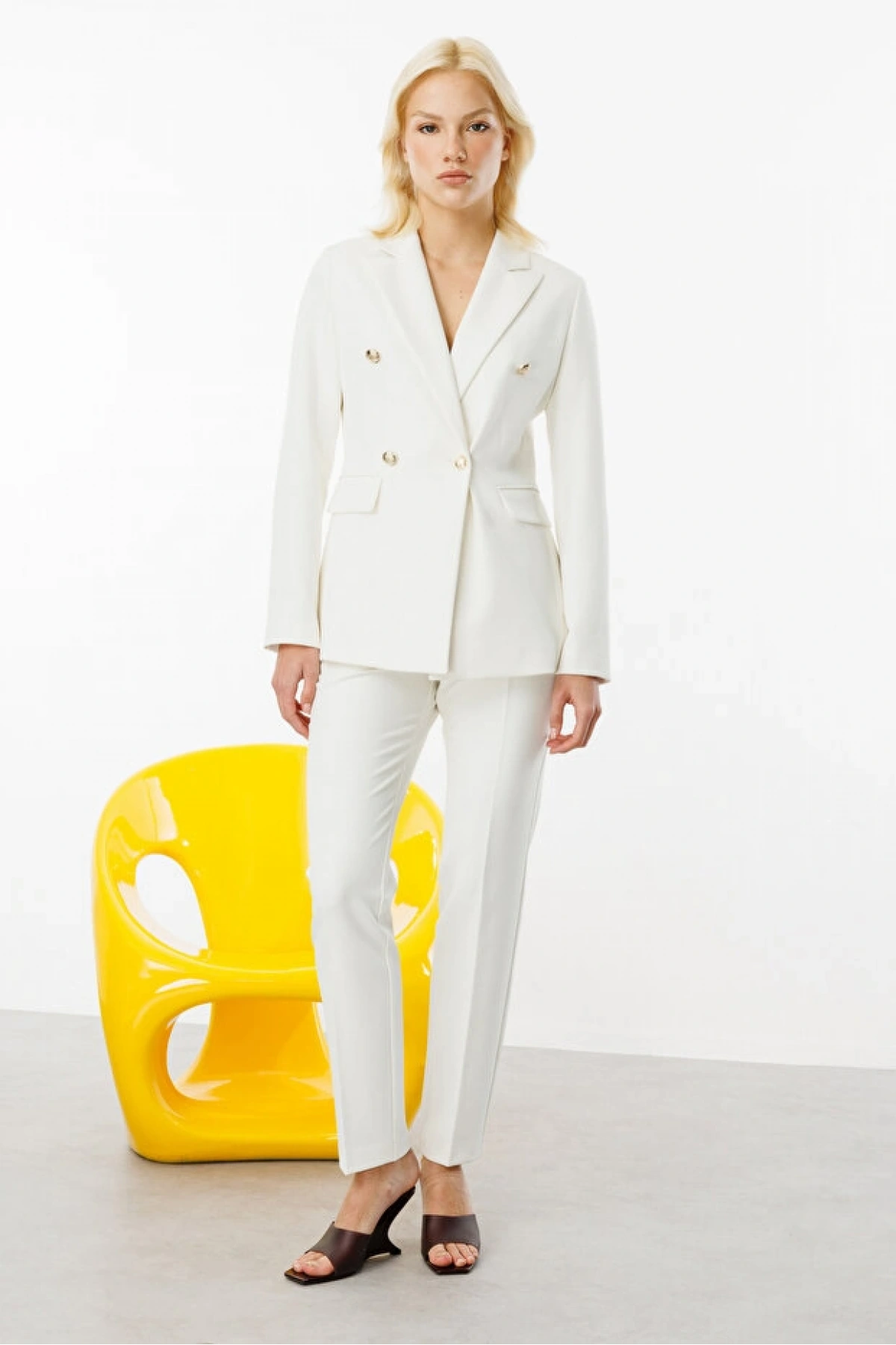 Ekol Kruvaze Yaka Kapak Cepli Kadın Ekru Ceket 04006