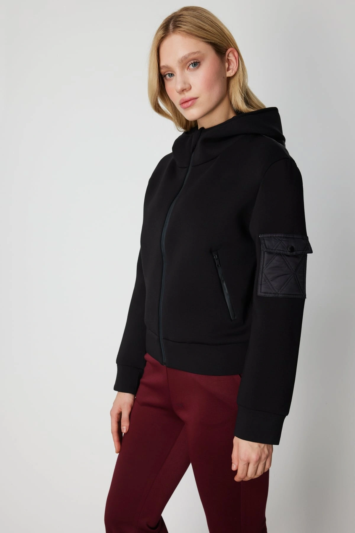 On Fashion Kadın Kapitone Detaylı Kapüşonlu Siyah Mont 60707