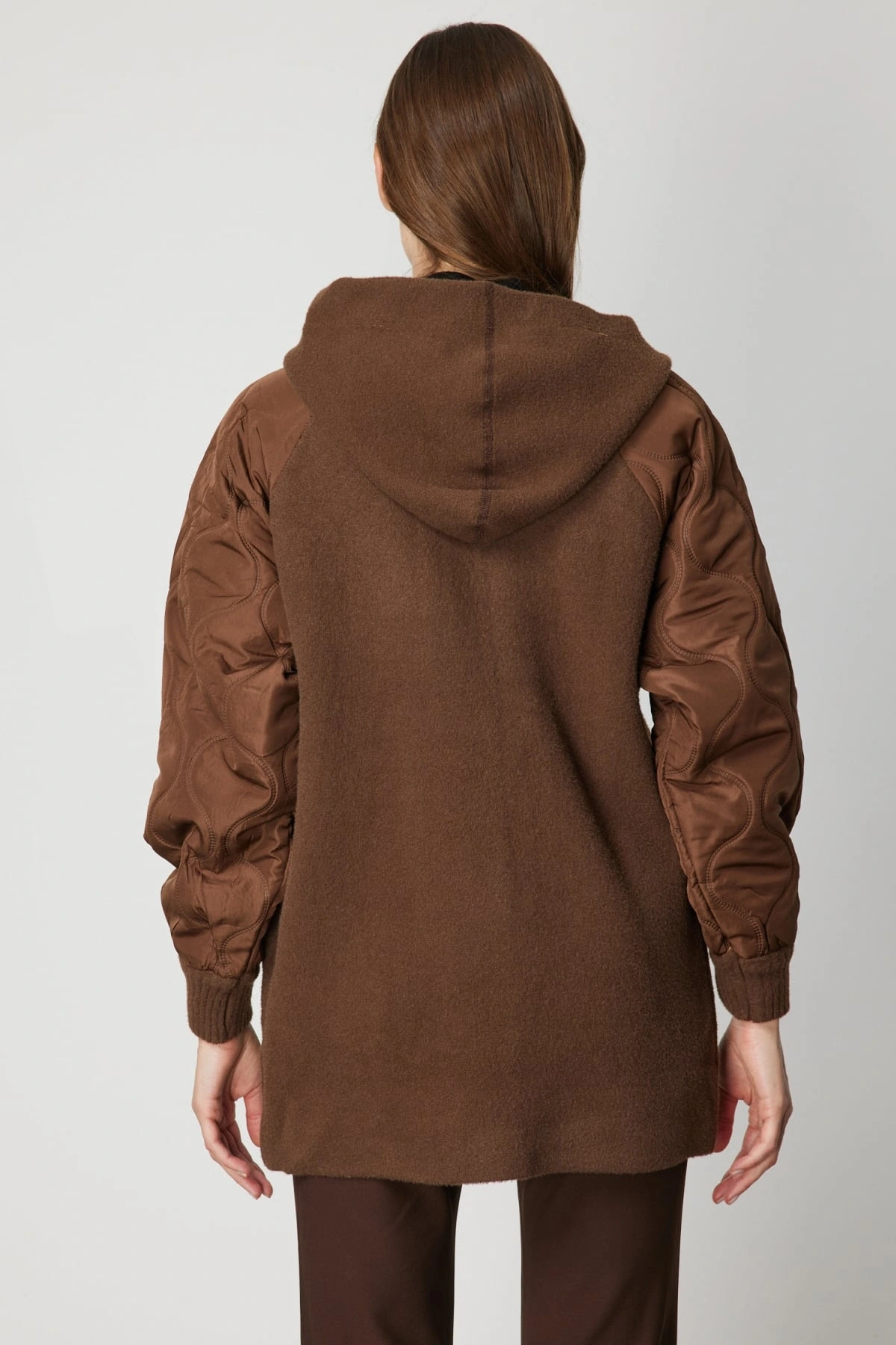 On Fashion Kadın Kolları Kapitoneli Düğmeli Kapüşonlu Kahverengi Mont 60935