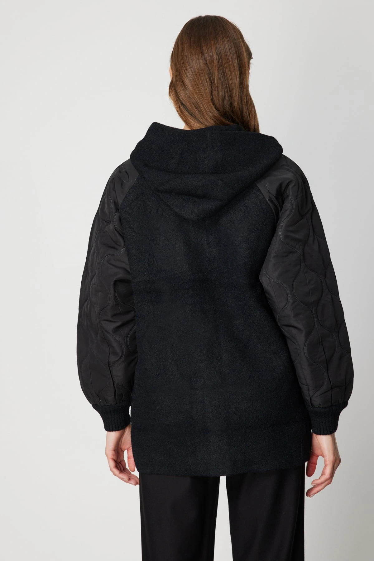 On Fashion Kadın Kolları Kapitoneli Düğmeli Kapüşonlu Siyah Mont 60935