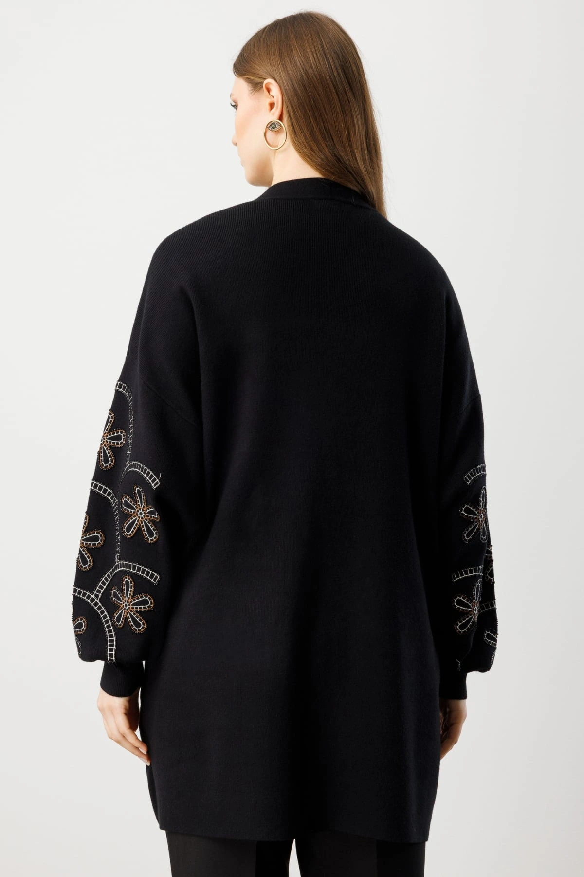 On Fashion Kadın Çiçek İşlemeli Torba Cepli Siyah Hırka 60904