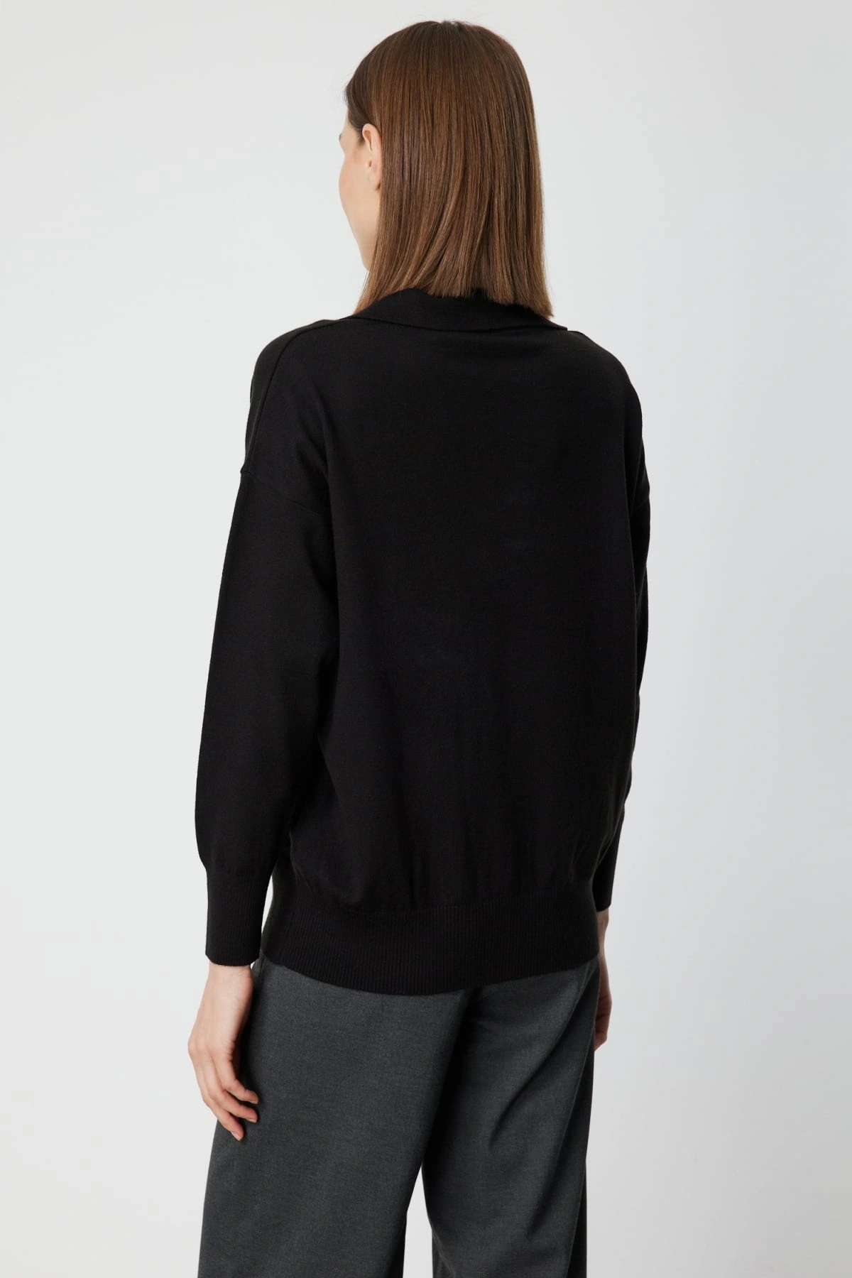 On Fashion Kadın Yakası Zincirli Polo Yaka Siyah Kazak 66336