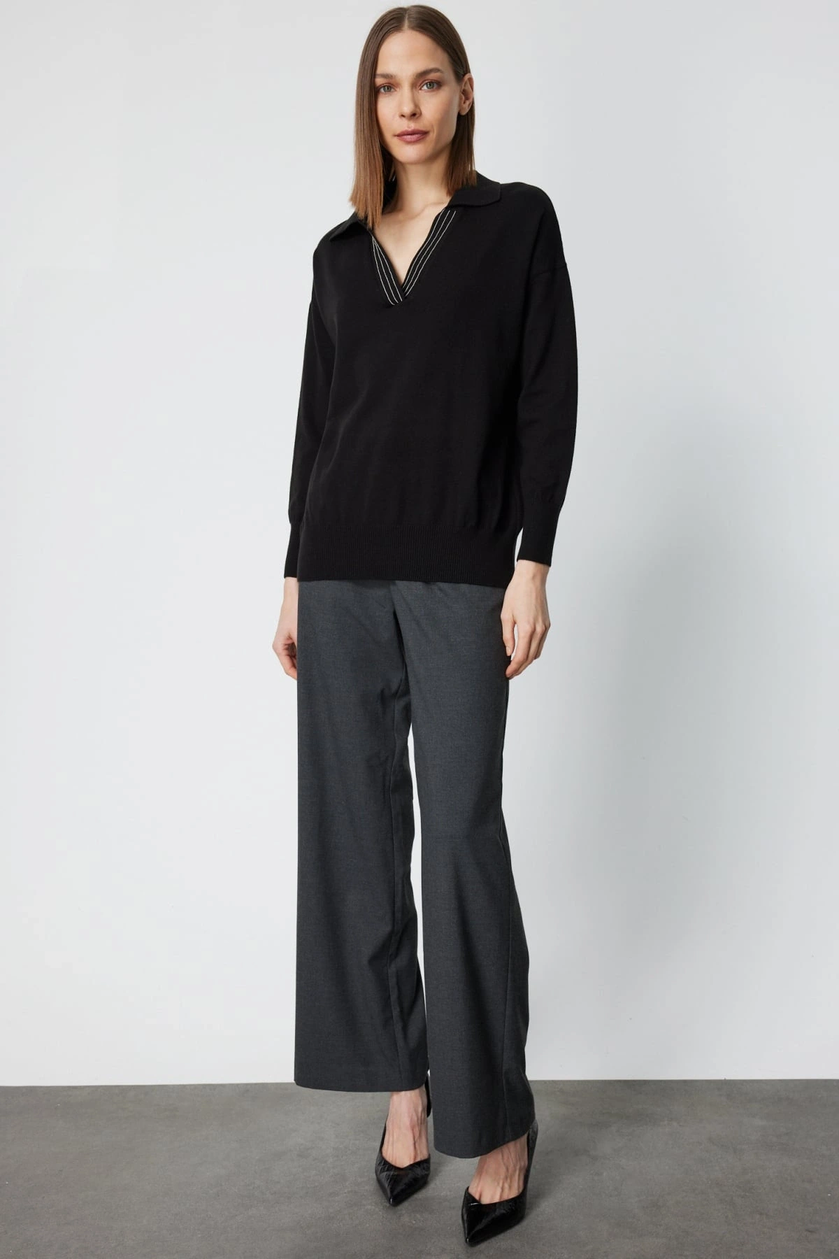 On Fashion Kadın Yakası Zincirli Polo Yaka Siyah Kazak 66336