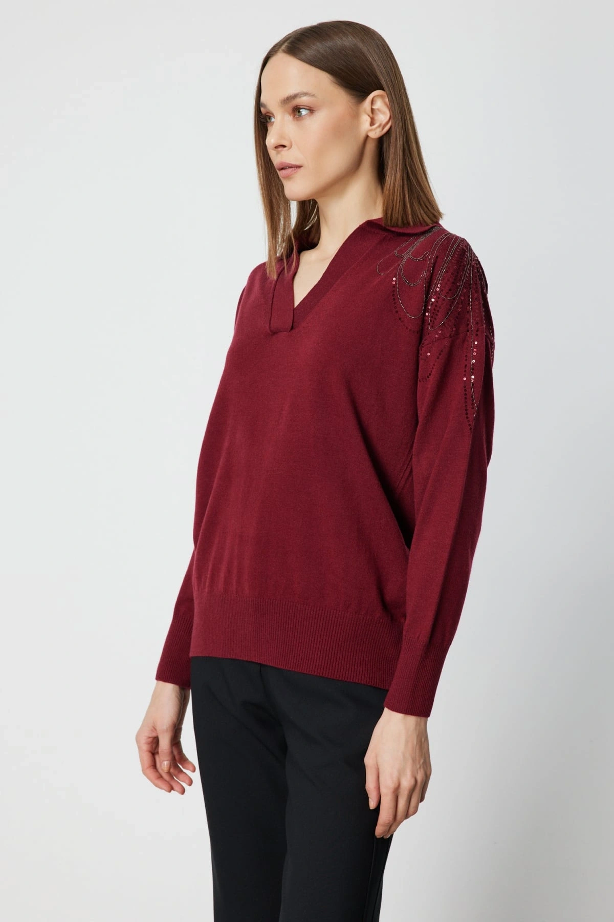 On Fashion Kadın Tek Omuz İşlemeli Gömlek Yaka Bordo Kazak 66359