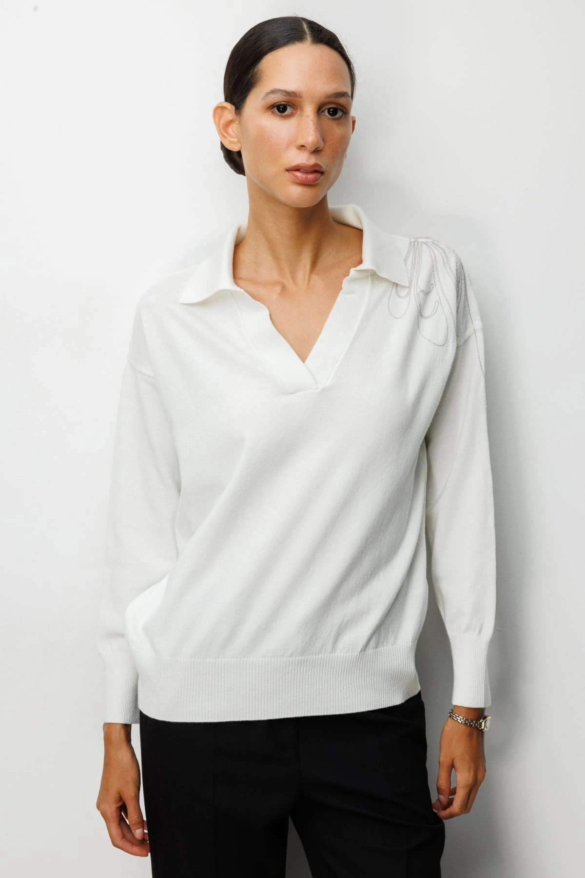 On Fashion Kadın Tek Omuz İşlemeli Gömlek Yaka Ekru Kazak 66359