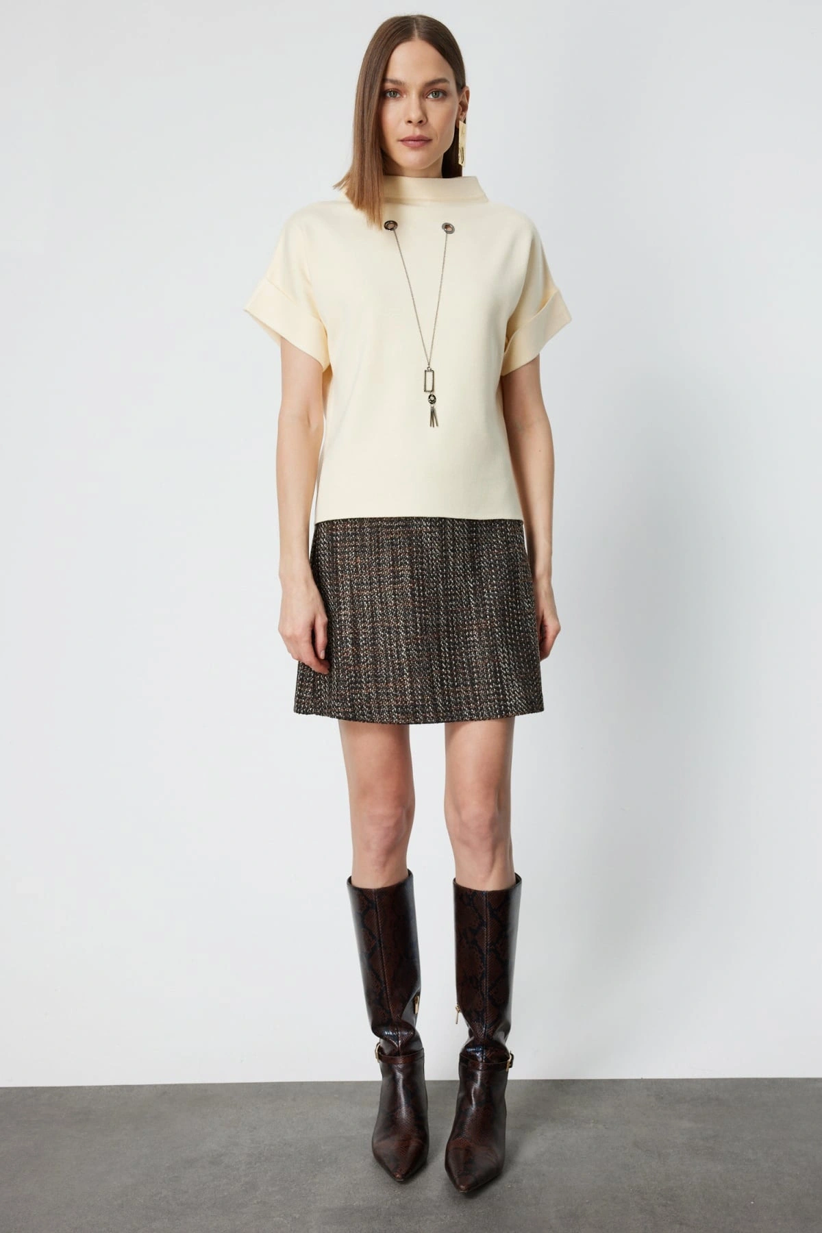 On Fashion Kadın Zincir Detaylı Krem Kazak 65340