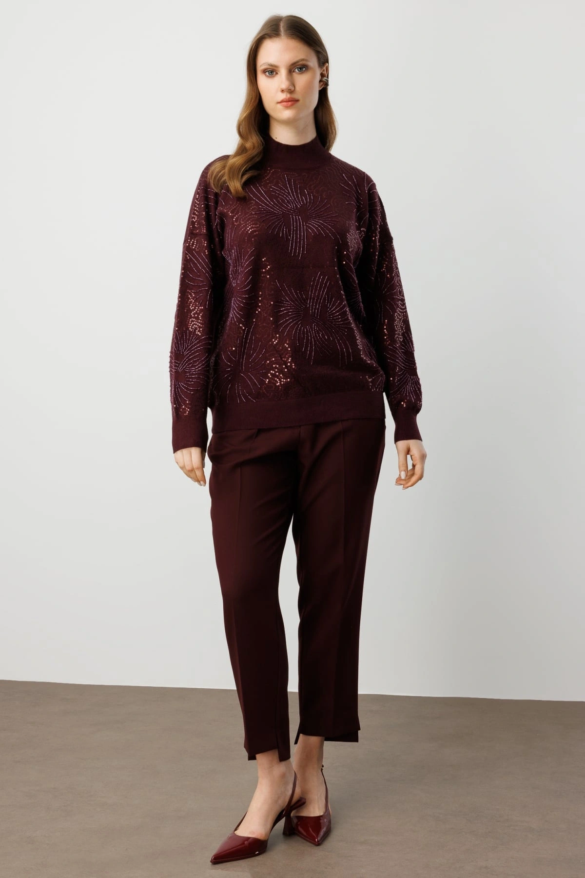 On Fashion Kadın Sıfır Yaka Önü Taşlı Bordo Triko Kazak 60323