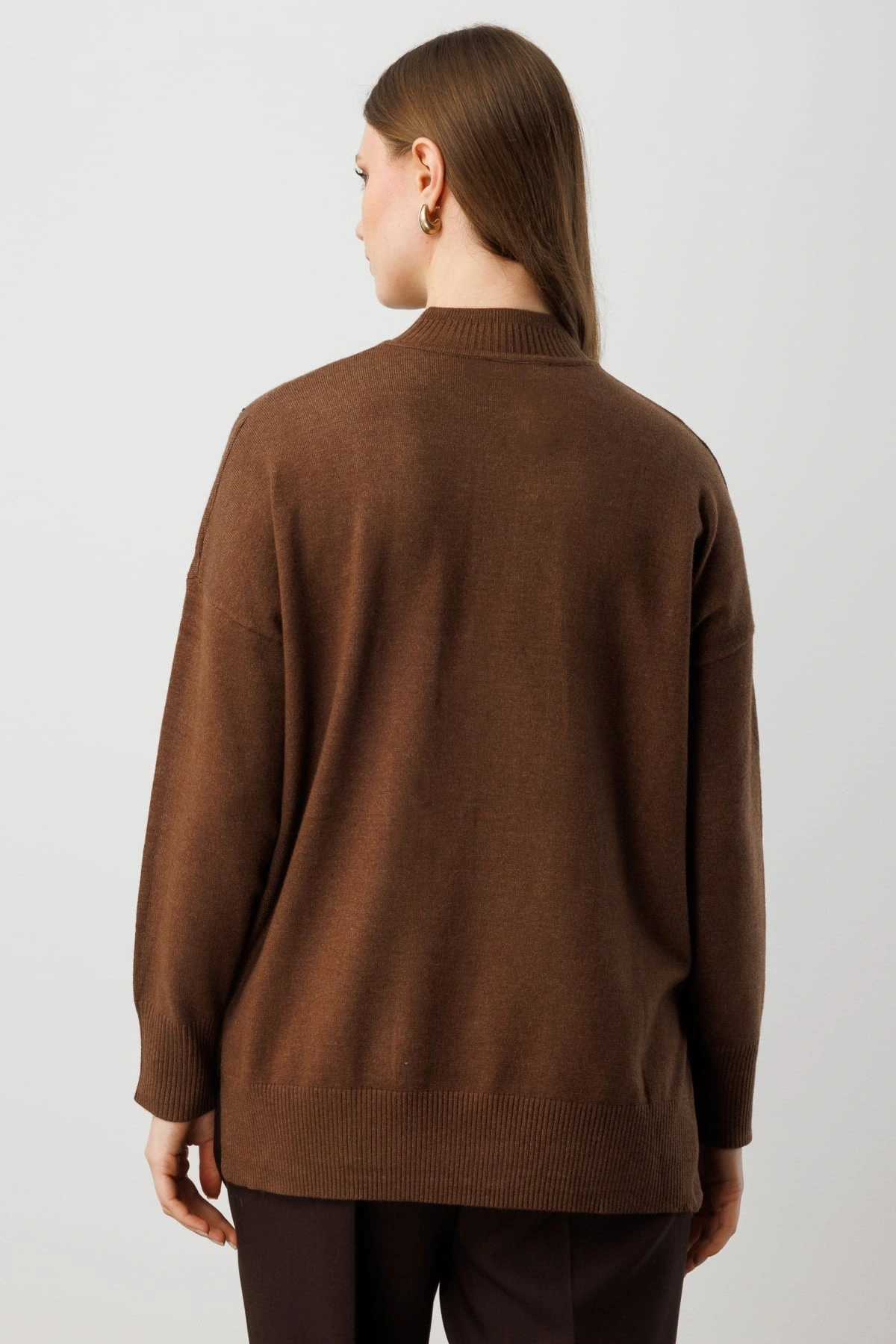On Fashion Kadın Yuvarlak Yaka Pul Detaylı Kahverengi Kazak 60302