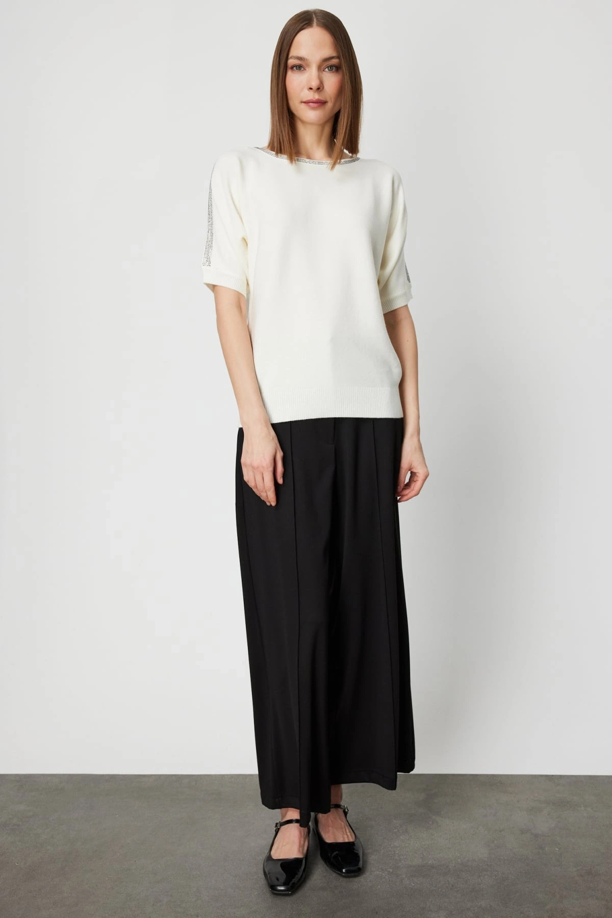 On Fashion Kadın Yakası Ve Kolları Taşlı Ekru Yarım Kol Kazak 65421