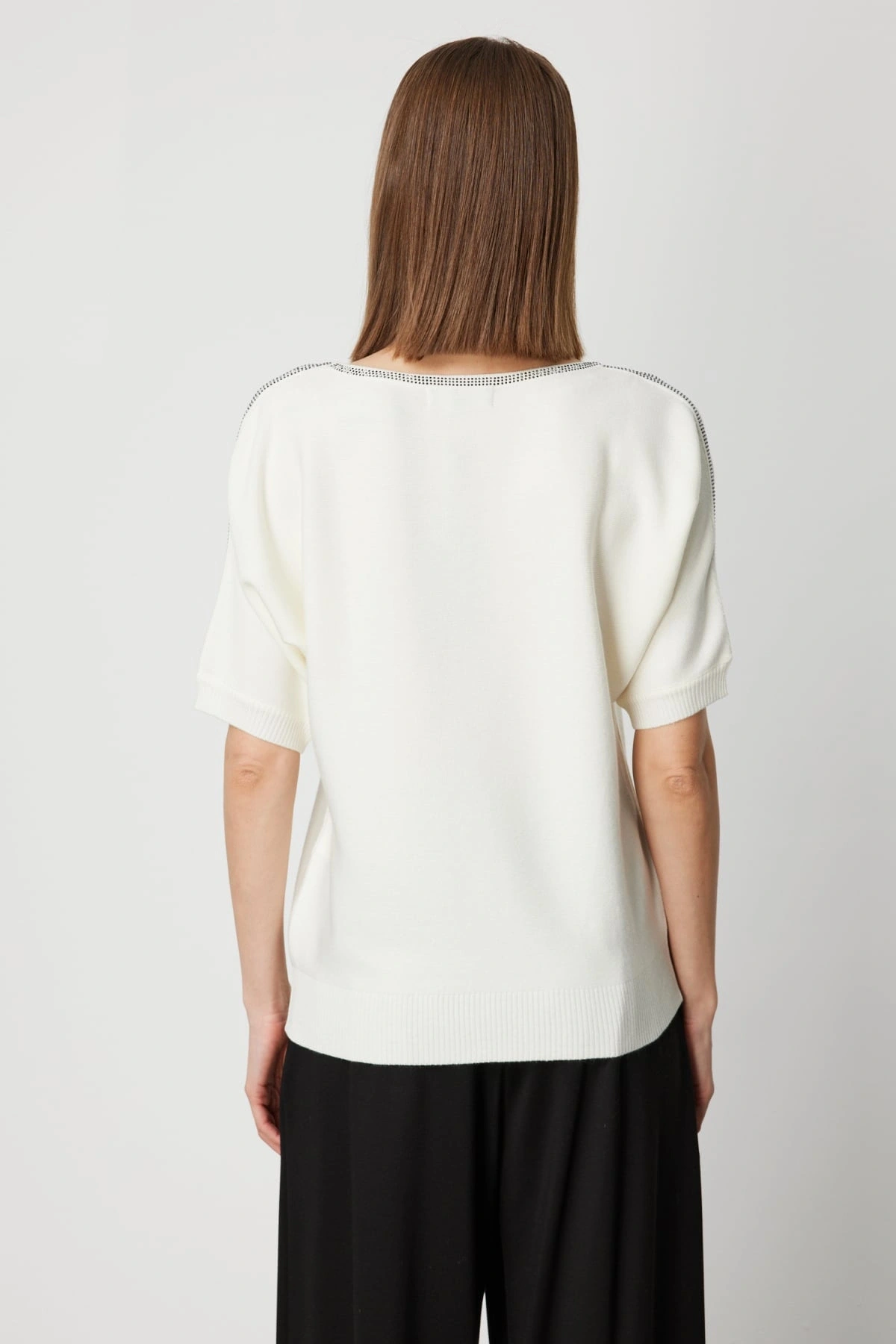 On Fashion Kadın Yakası Ve Kolları Taşlı Ekru Yarım Kol Kazak 65421