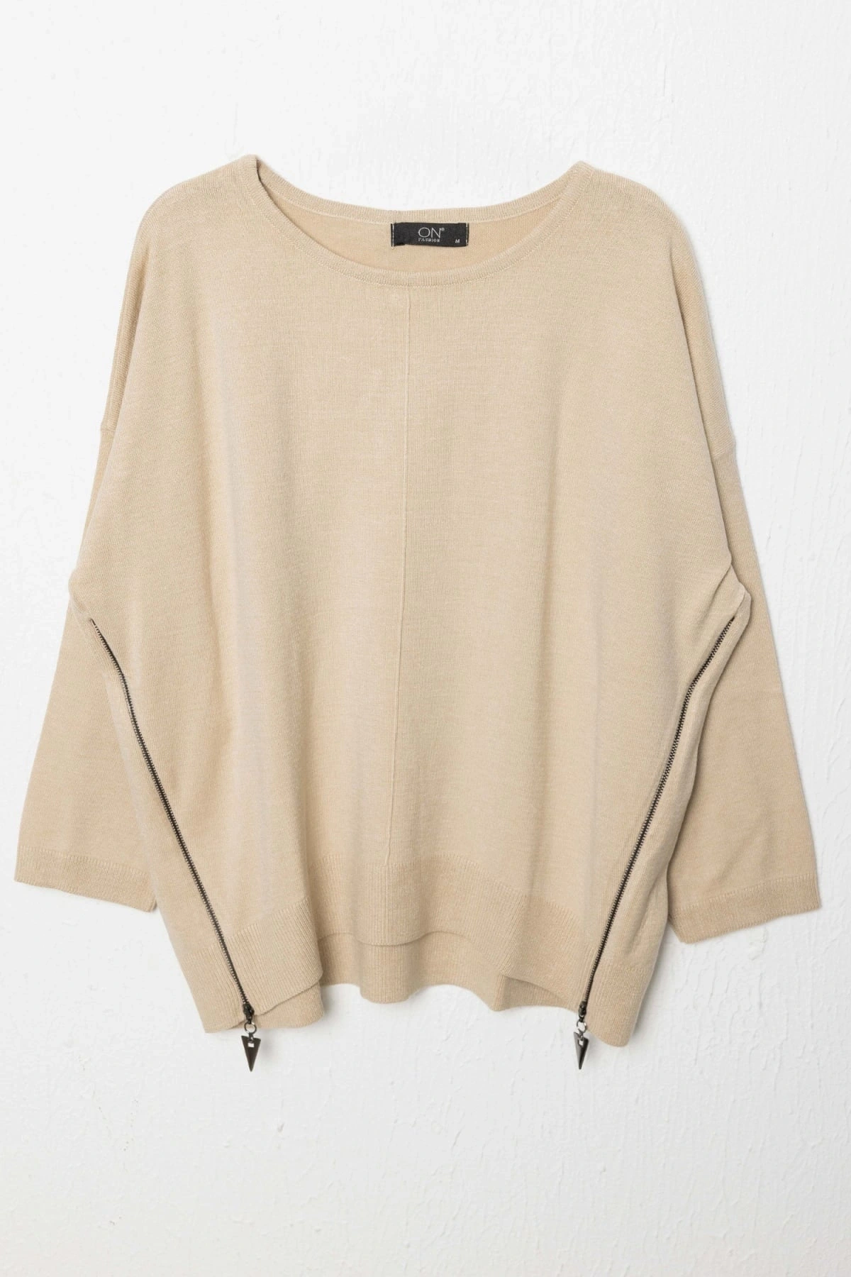 On Fashion Kadın Yanları Fermuarlı Bej Bol Kazak 65389