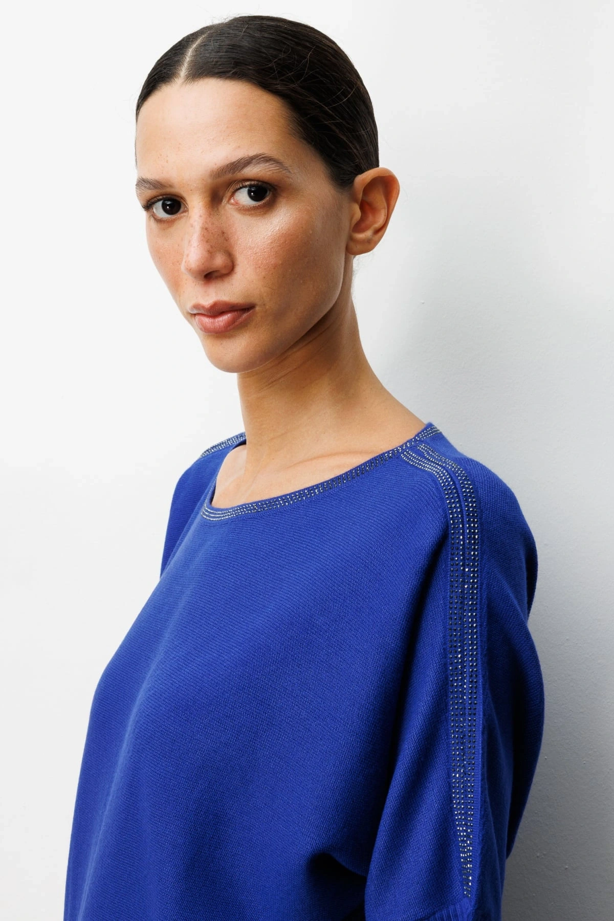 On Fashion Kadın Yakası Ve Kolları Taşlı Saks Mavisi Yarım Kol Kazak 65421