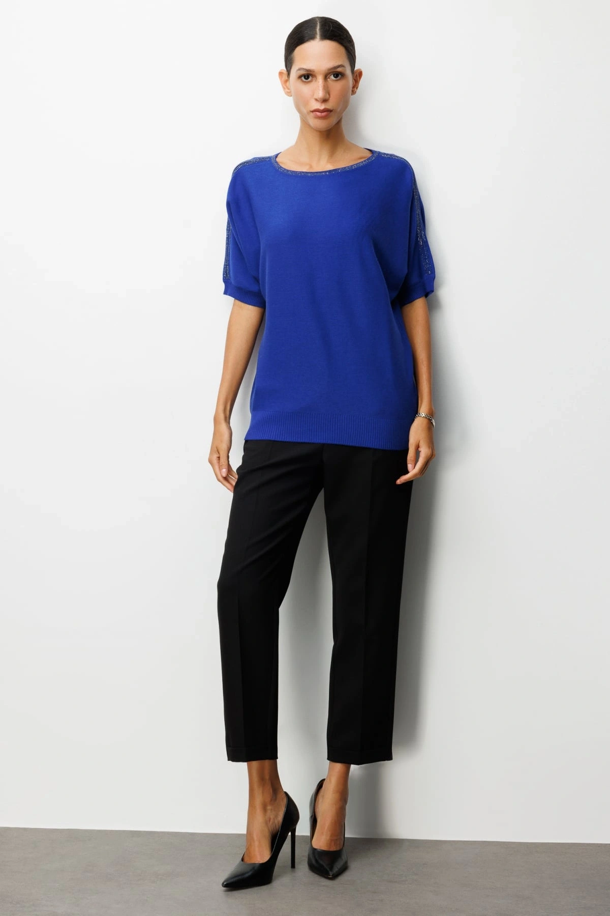 On Fashion Kadın Yakası Ve Kolları Taşlı Saks Mavisi Yarım Kol Kazak 65421