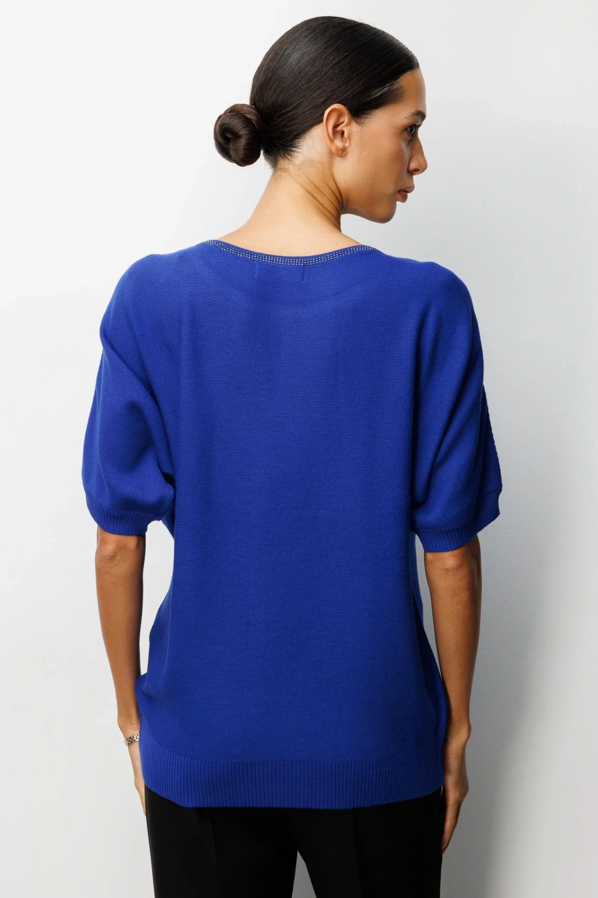 On Fashion Kadın Yakası Ve Kolları Taşlı Saks Mavisi Yarım Kol Kazak 65421