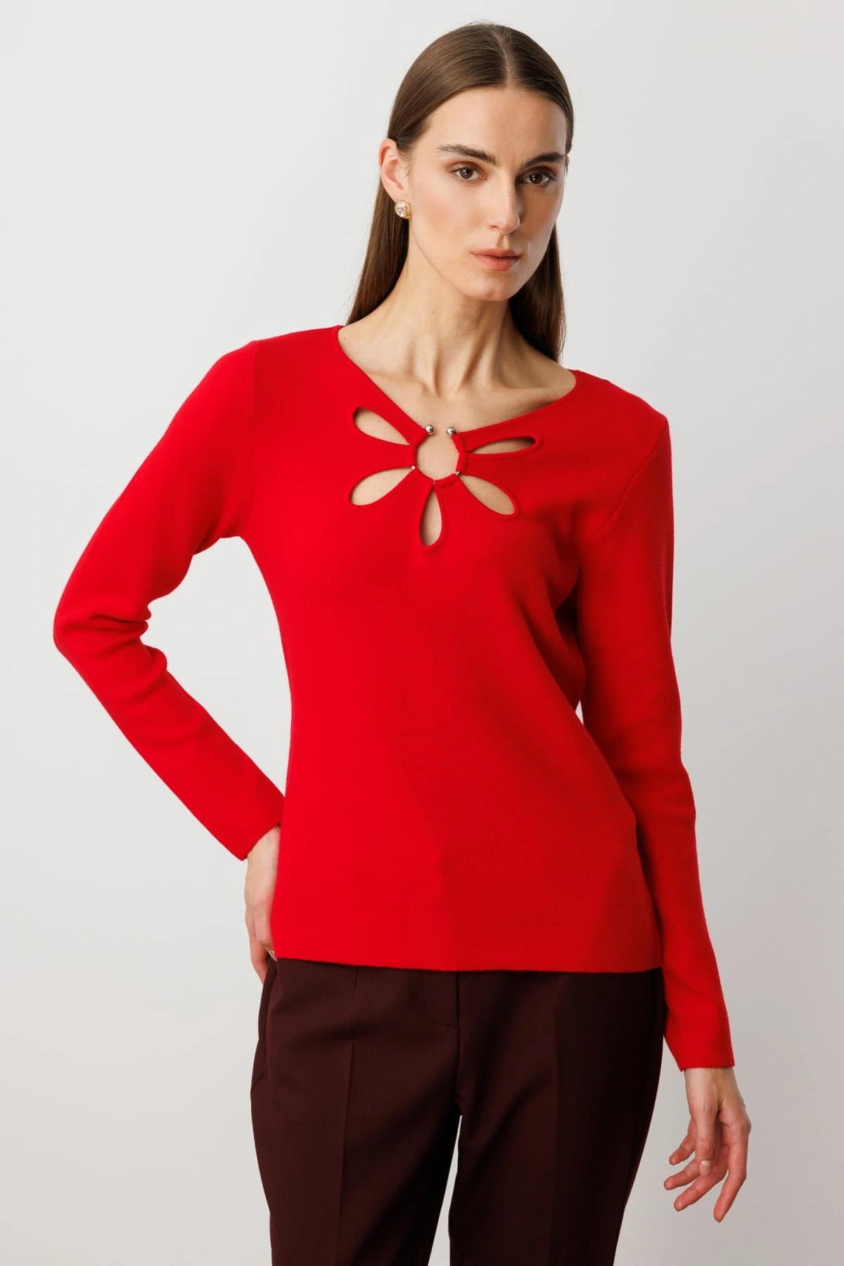 On Fashion Kadın Yakası Pencereli Yaka Aksesuarlı Kırmızı Kazak 63322