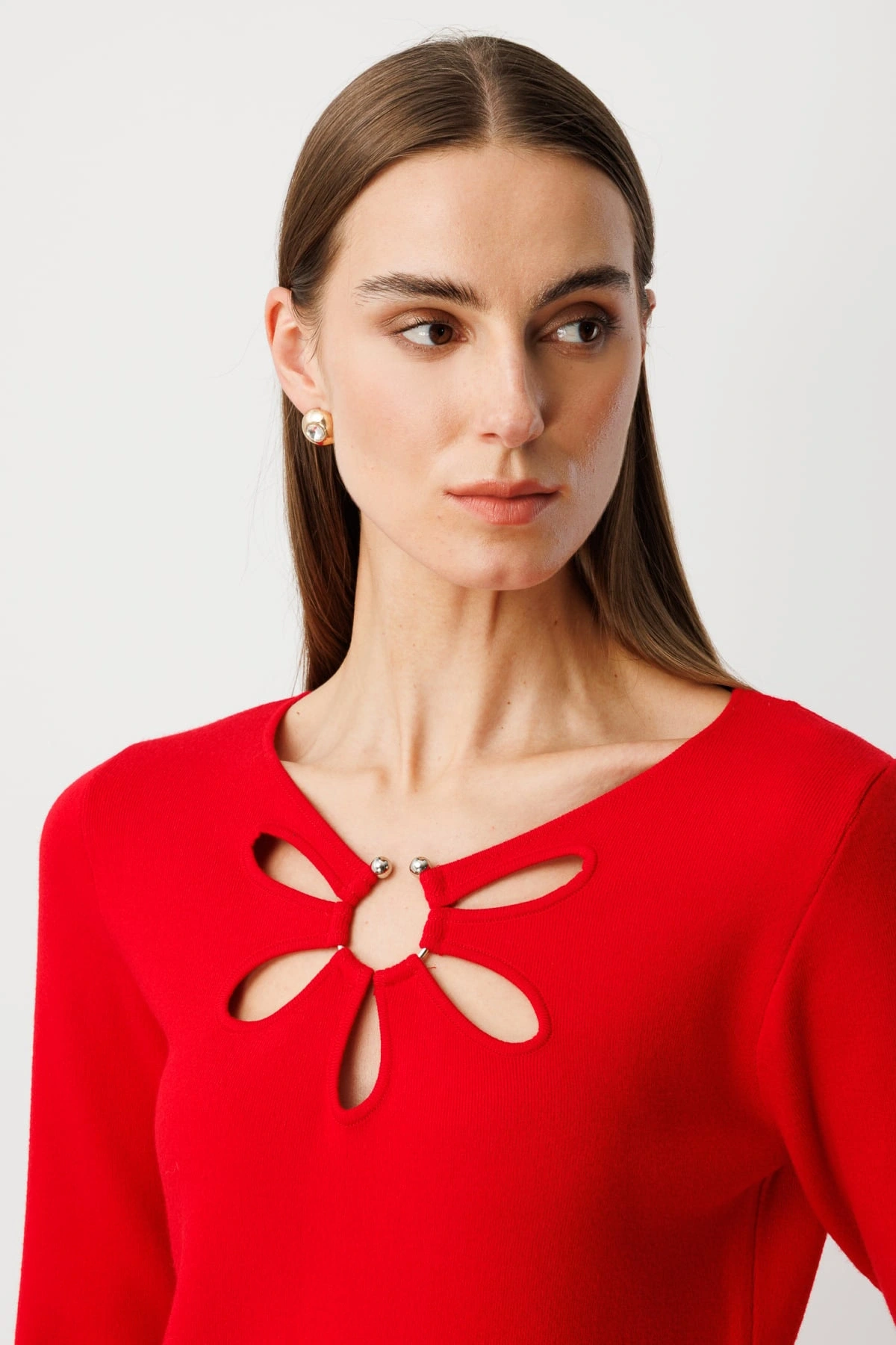 On Fashion Kadın Yakası Pencereli Yaka Aksesuarlı Kırmızı Kazak 63322