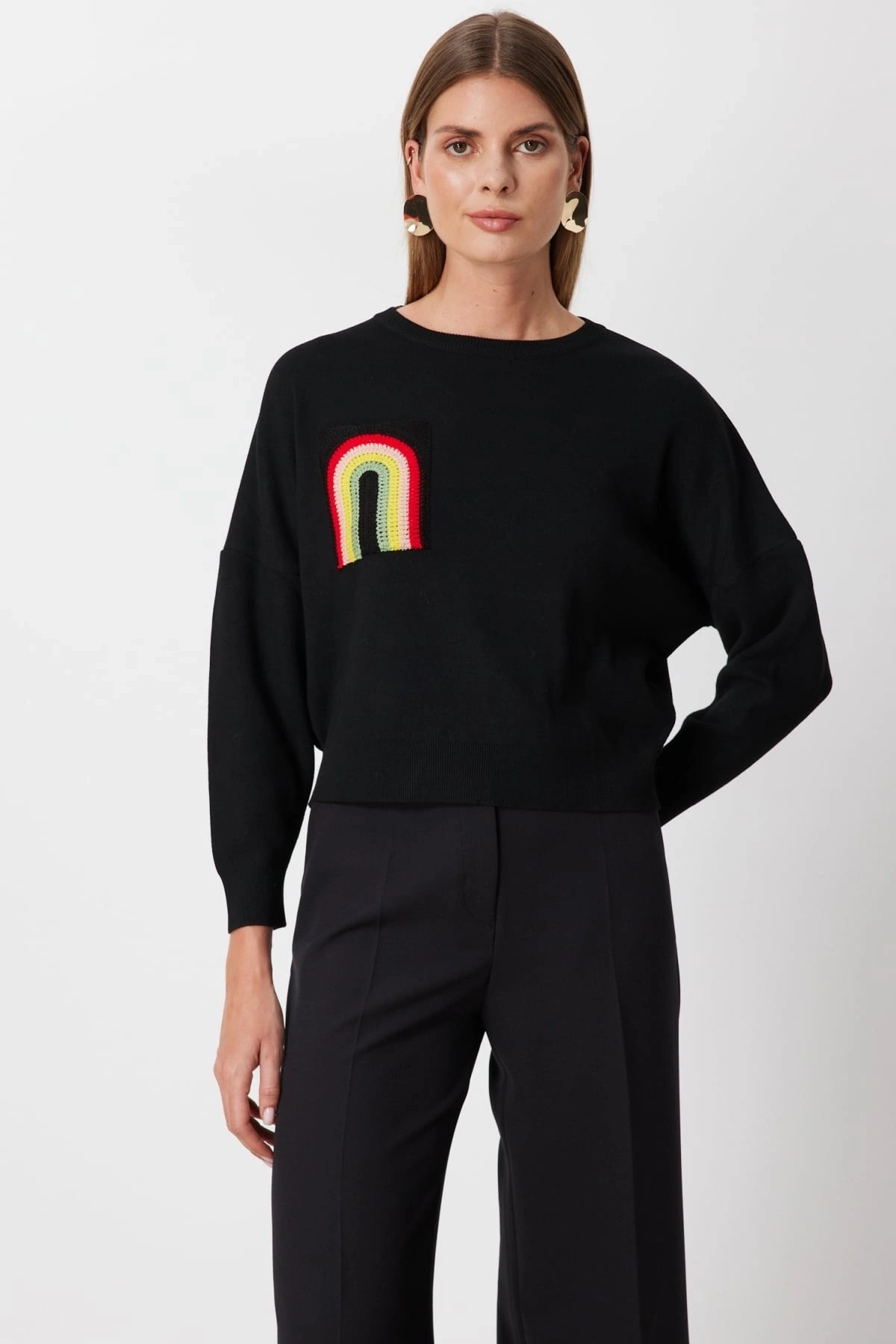 On Fashion Kadın Renkli Aksesuarlı Sıfır Yaka Siyah Kazak 63318