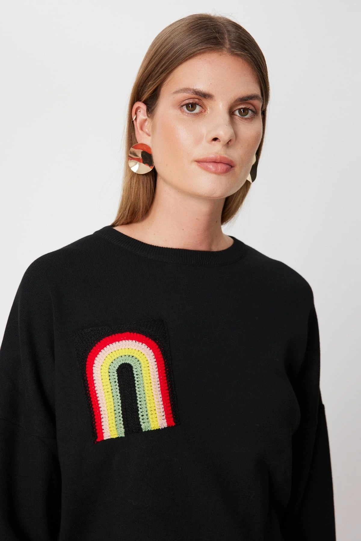 On Fashion Kadın Renkli Aksesuarlı Sıfır Yaka Siyah Kazak 63318