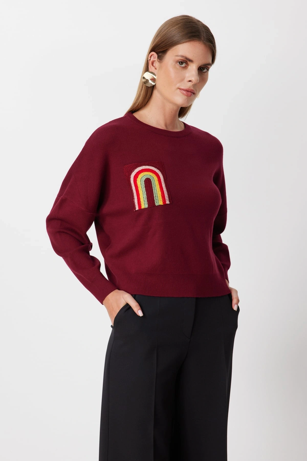 On Fashion Kadın Renkli Aksesuarlı Sıfır Yaka Bordo Kazak 63318