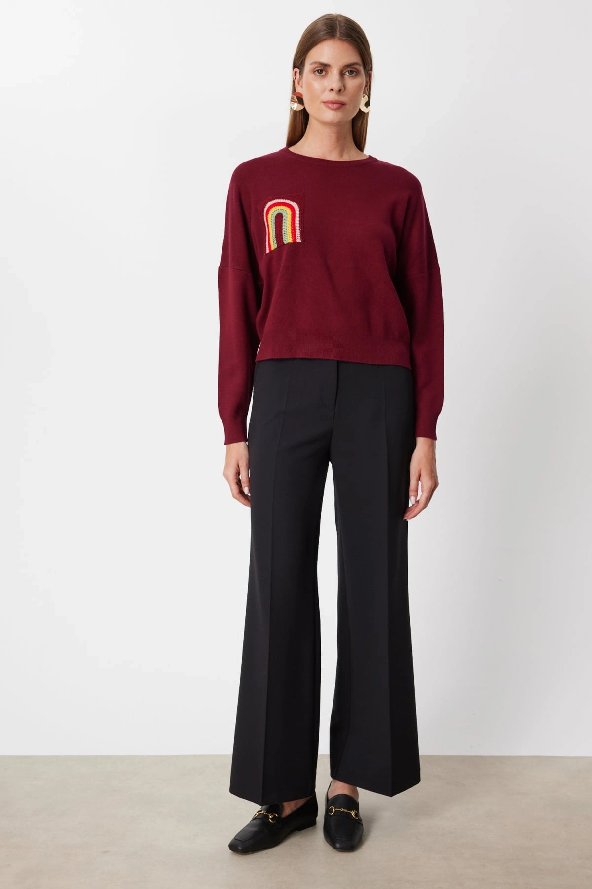 On Fashion Kadın Renkli Aksesuarlı Sıfır Yaka Bordo Kazak 63318