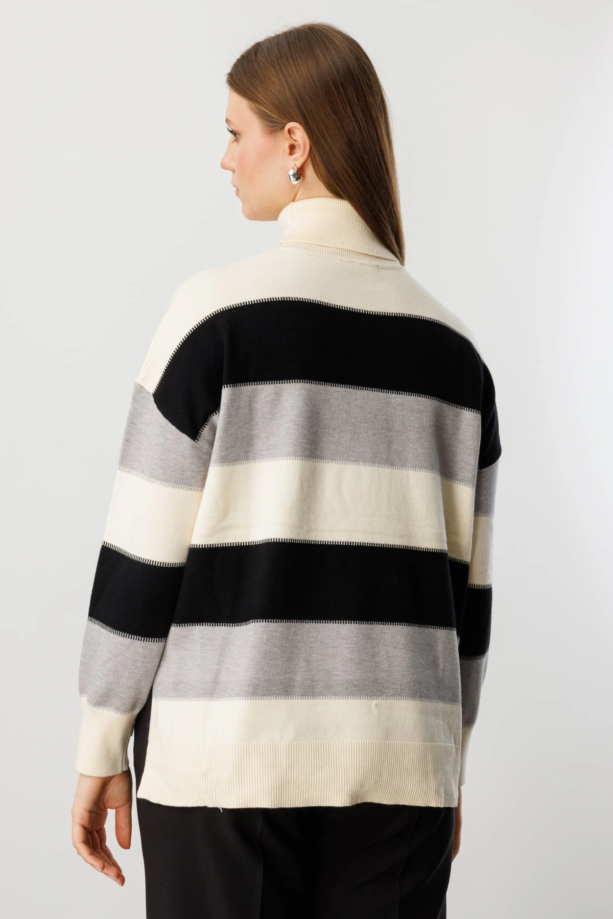 On Fashion Kadın Pul Deteylı Balıkçıl Yaka Triko Siyah Kazak 60319