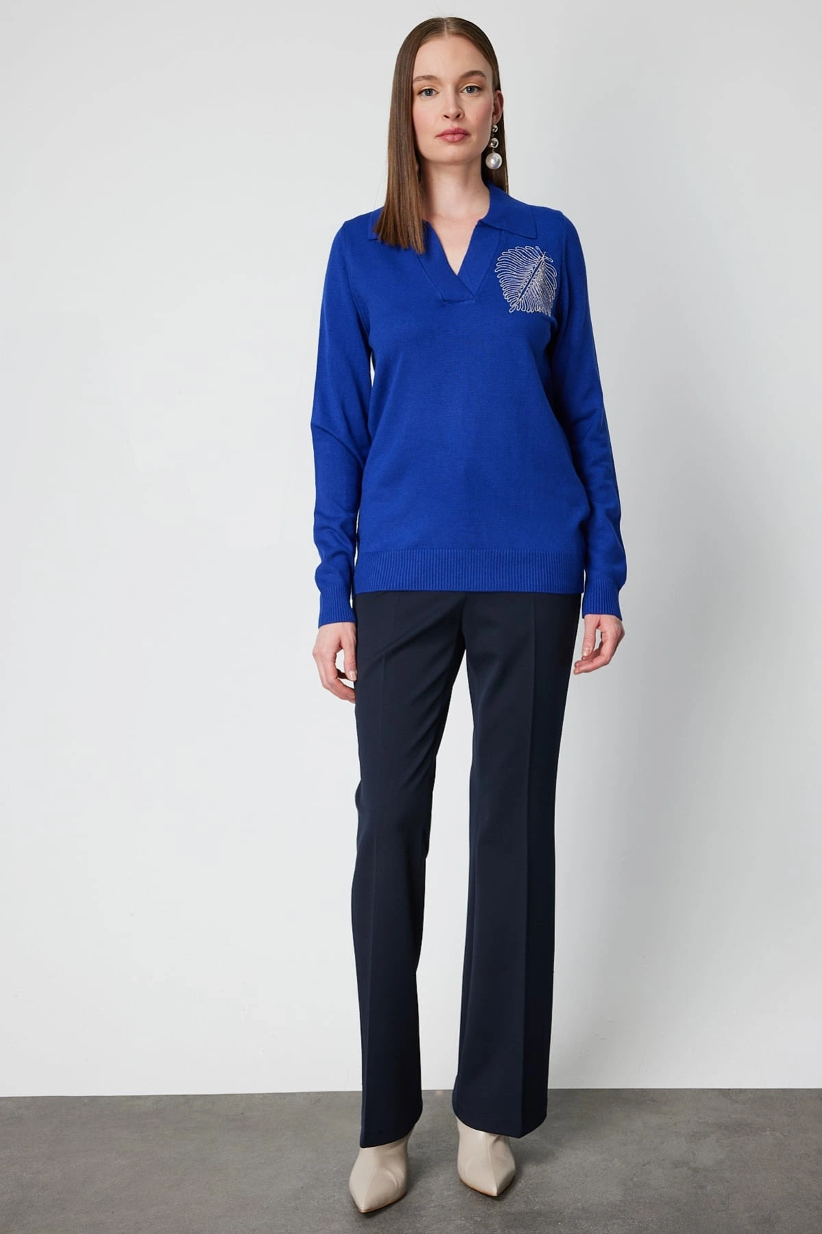 On Fashion Kadın Omuz Yaprak Zincirli Saks Mavisi Kazak 65334