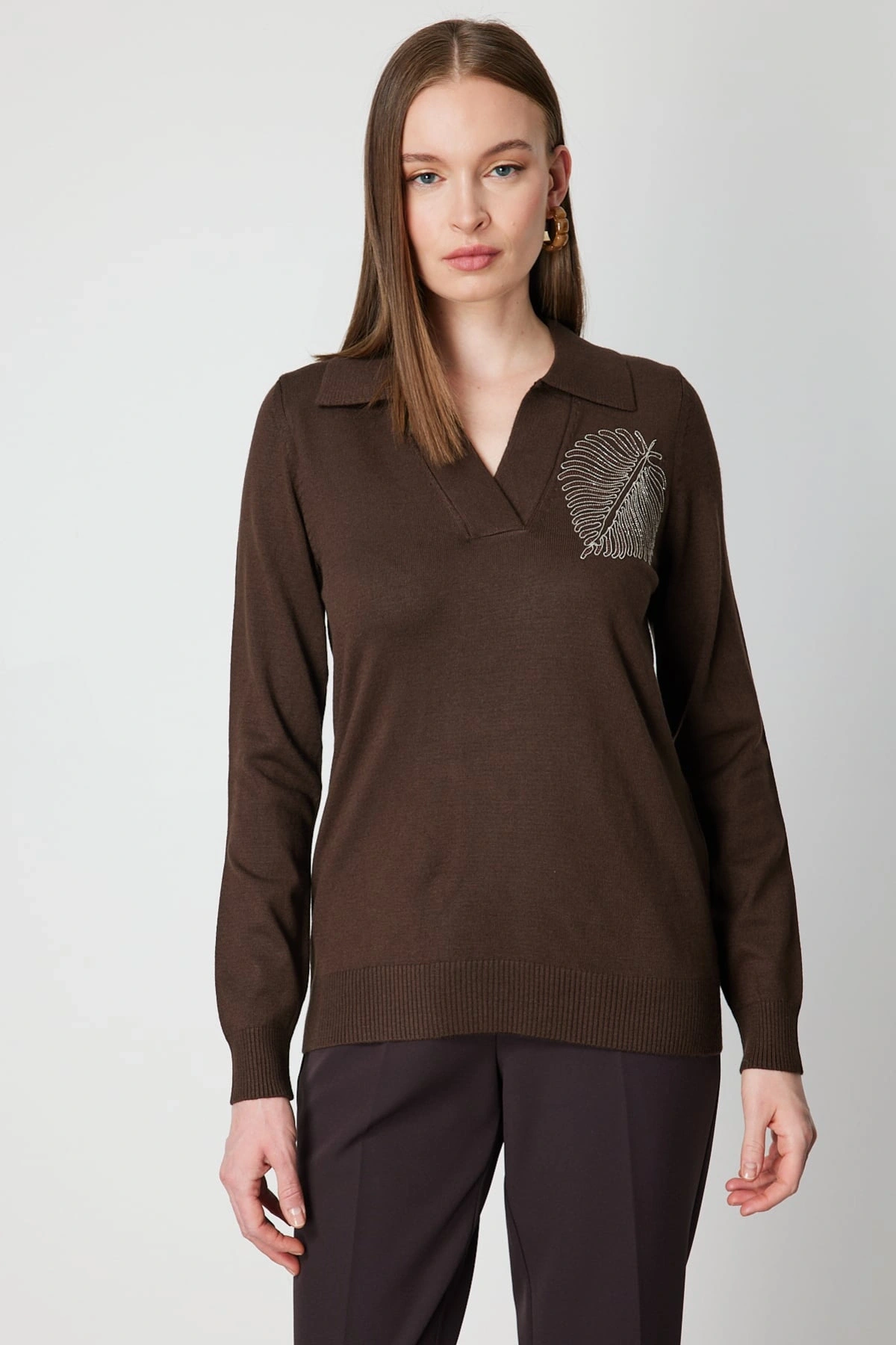 On Fashion Kadın Omuz Yaprak Zincirli Kahverengi Kazak 65334