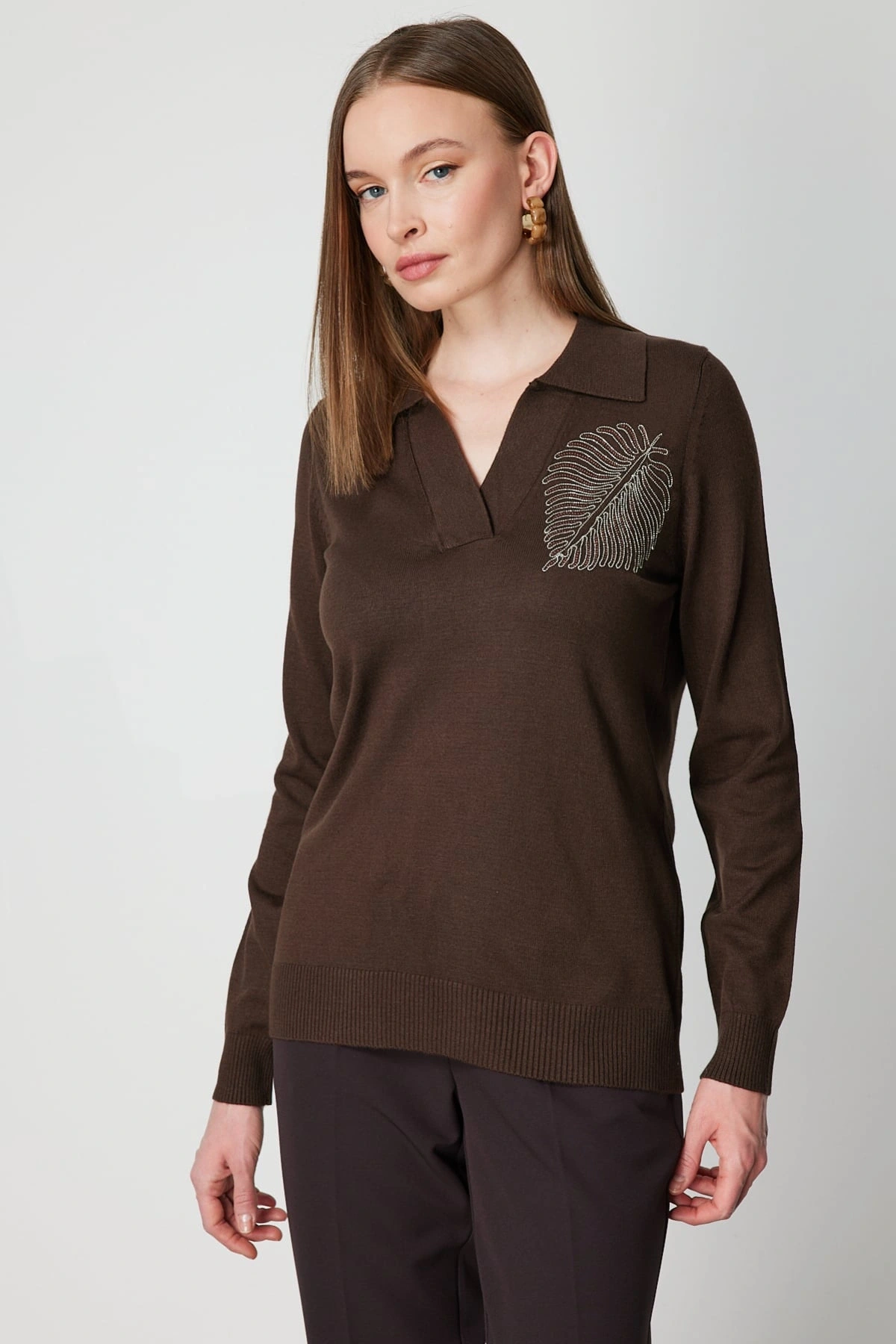 On Fashion Kadın Omuz Yaprak Zincirli Kahverengi Kazak 65334