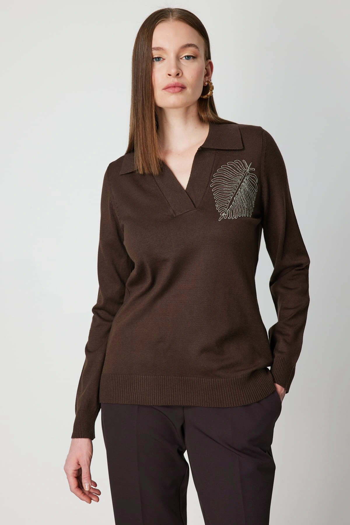 On Fashion Kadın Omuz Yaprak Zincirli Kahverengi Kazak 65334