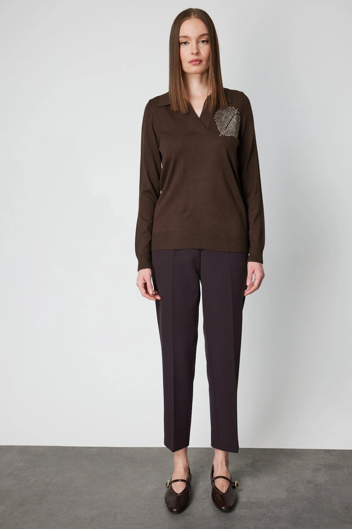 On Fashion Kadın Omuz Yaprak Zincirli Kahverengi Kazak 65334