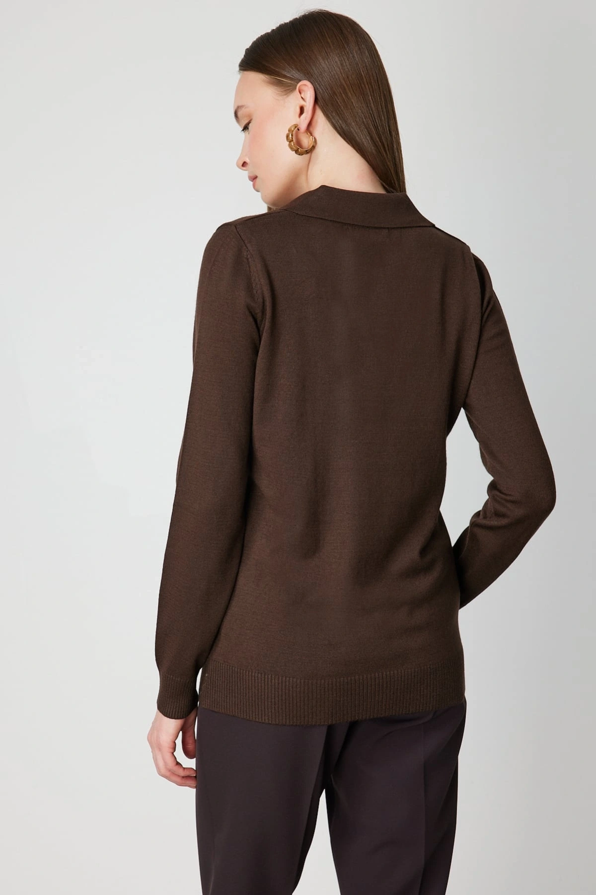 On Fashion Kadın Omuz Yaprak Zincirli Kahverengi Kazak 65334