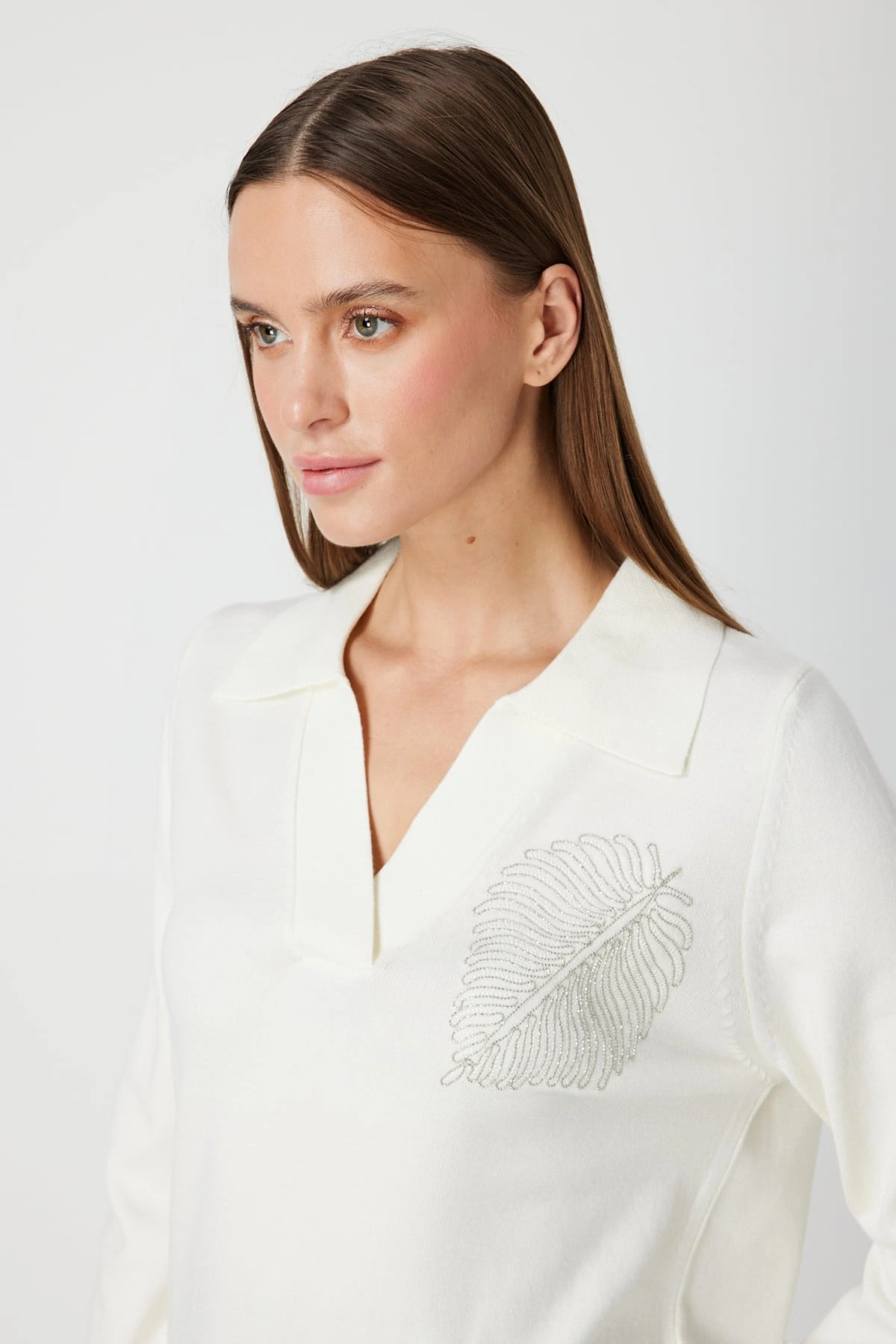 On Fashion Kadın Omuz Yaprak Zincirli Ekru Kazak 65334