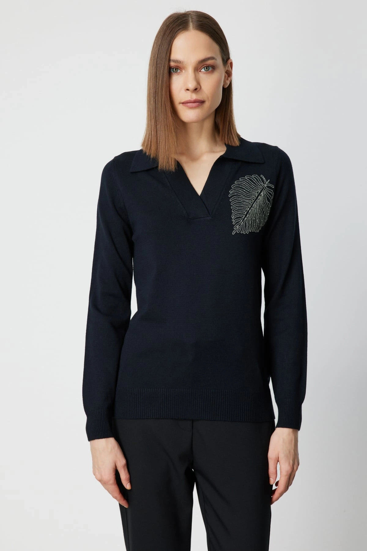 On Fashion Kadın Omuz Yaprak Zincirli Siyah Kazak 65334