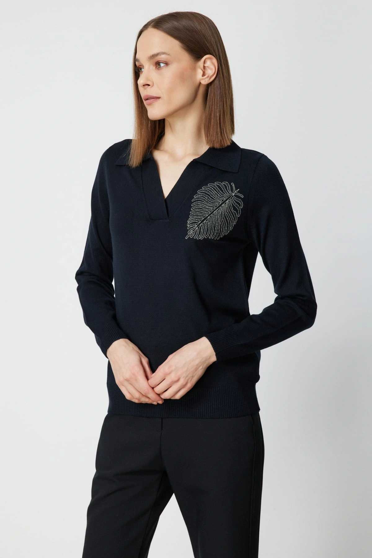 On Fashion Kadın Omuz Yaprak Zincirli Siyah Kazak 65334