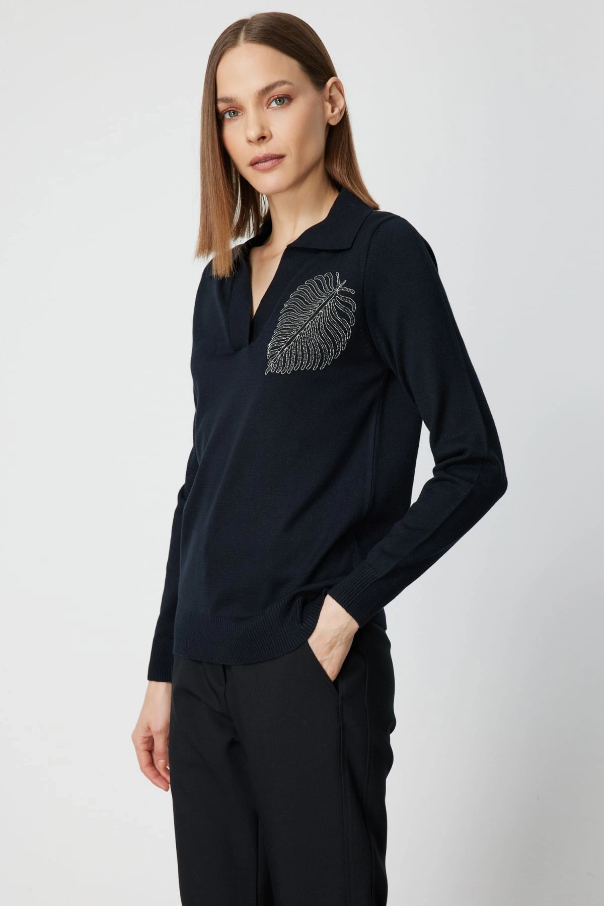 On Fashion Kadın Omuz Yaprak Zincirli Siyah Kazak 65334