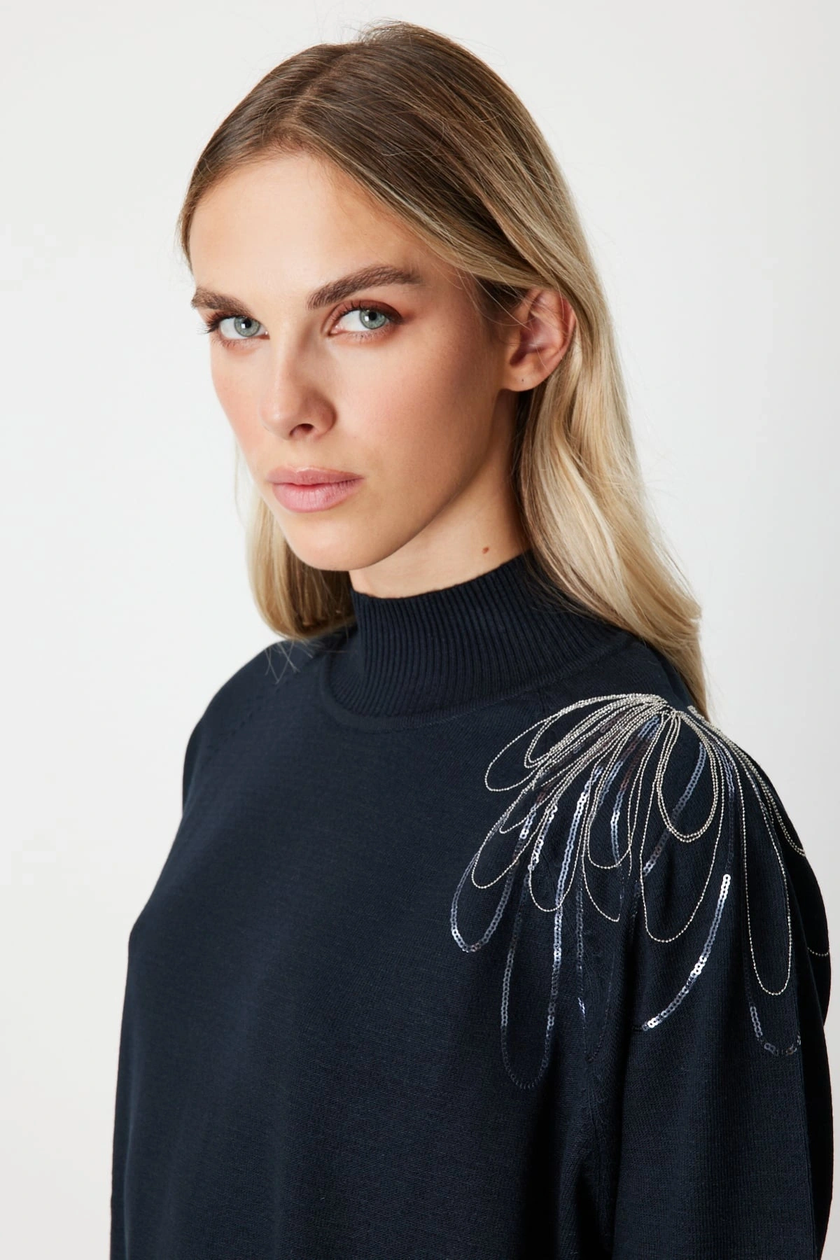 On Fashion Kadın Yarım Kol Tek Omuz Zincirli Siyah Kazak 65381