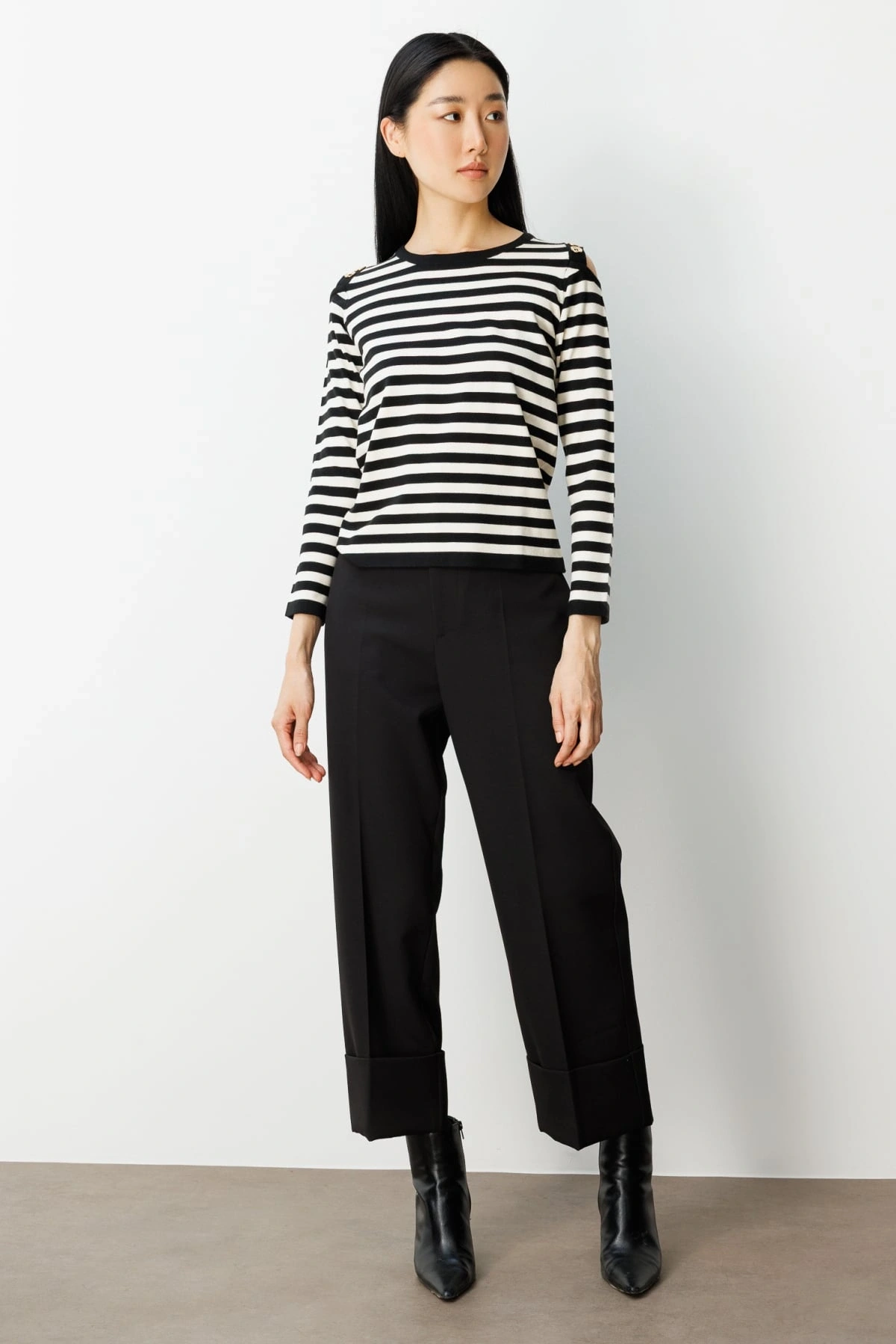 On Fashion Kadın Düğme Detaylı Siyah Çizgili Kazak 65304