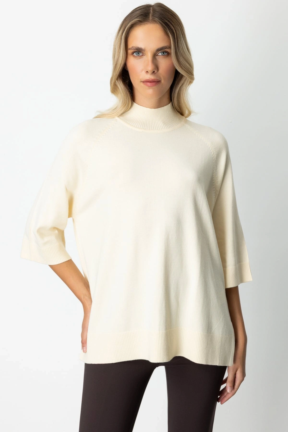 On Fashion Kadın Arkası Düğmeli Yırtmaçlı Balıkçı Salaş Krem Renk Kazak 65310