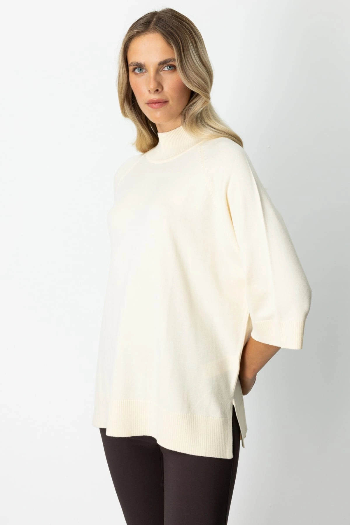 On Fashion Kadın Arkası Düğmeli Yırtmaçlı Balıkçı Salaş Krem Renk Kazak 65310