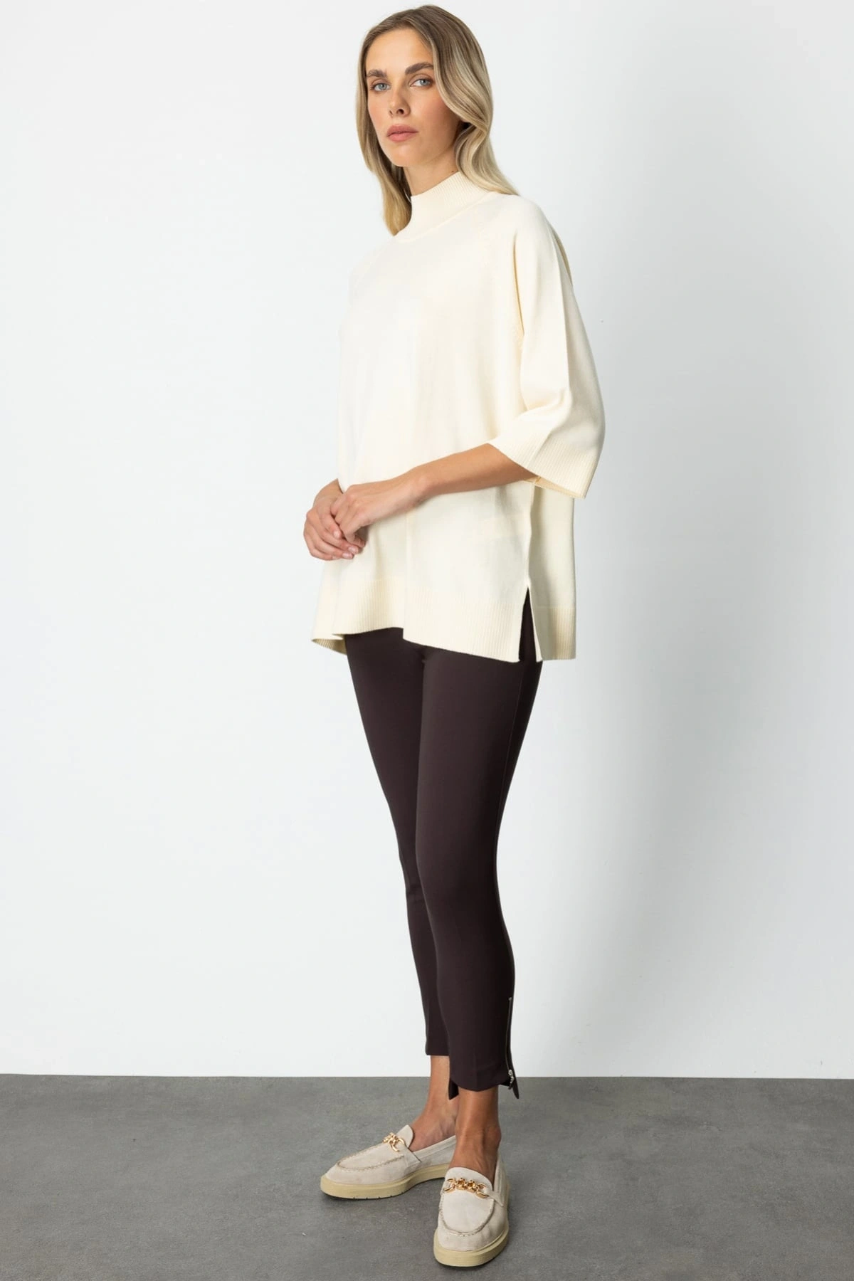 On Fashion Kadın Arkası Düğmeli Yırtmaçlı Balıkçı Salaş Krem Renk Kazak 65310