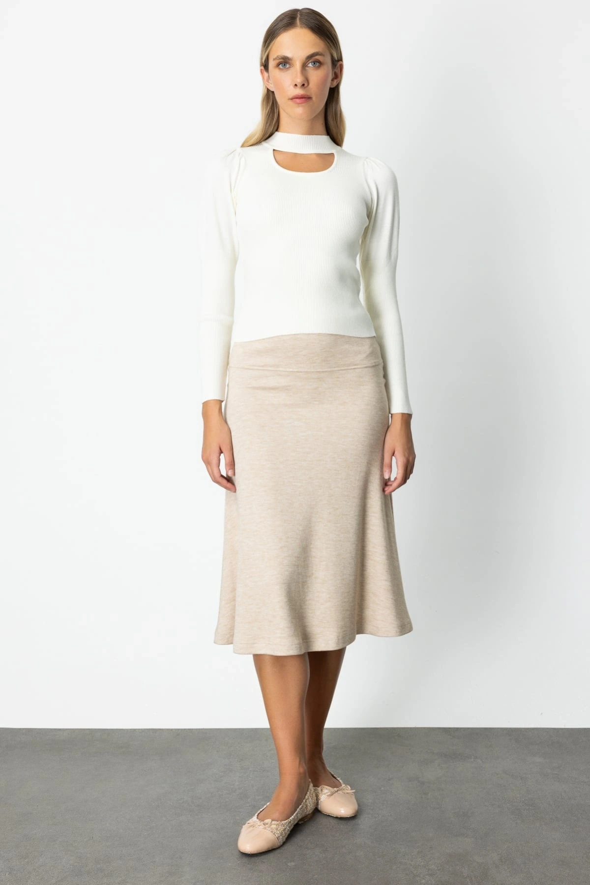 On Fashion Kadın Yakası Pencereli Balon Kol Ekru Kazak 65303