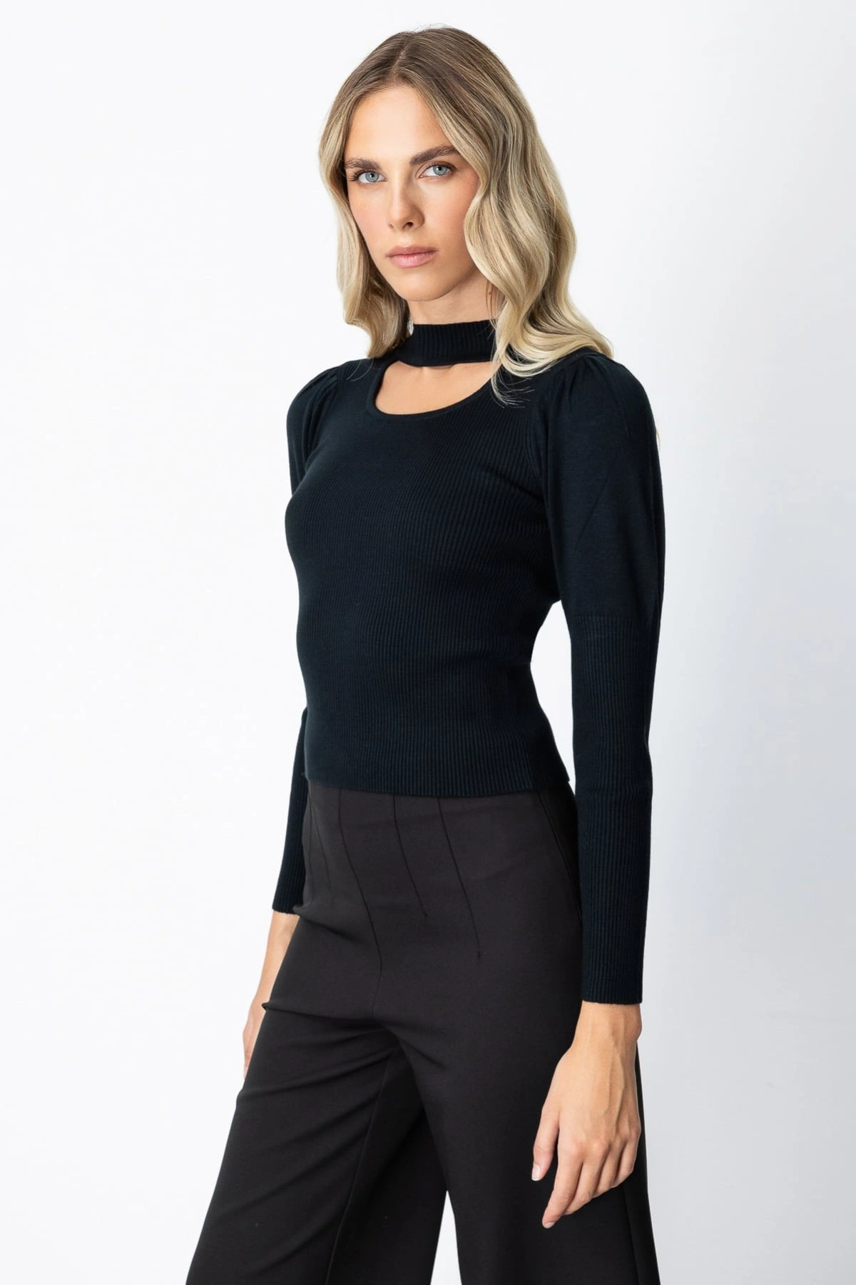 On Fashion Kadın Yakası Pencereli Balon Kol Siyah Kazak 65303