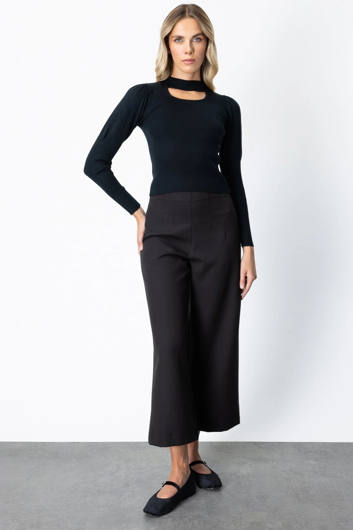 On Fashion Kadın Yakası Pencereli Balon Kol Siyah Kazak 65303