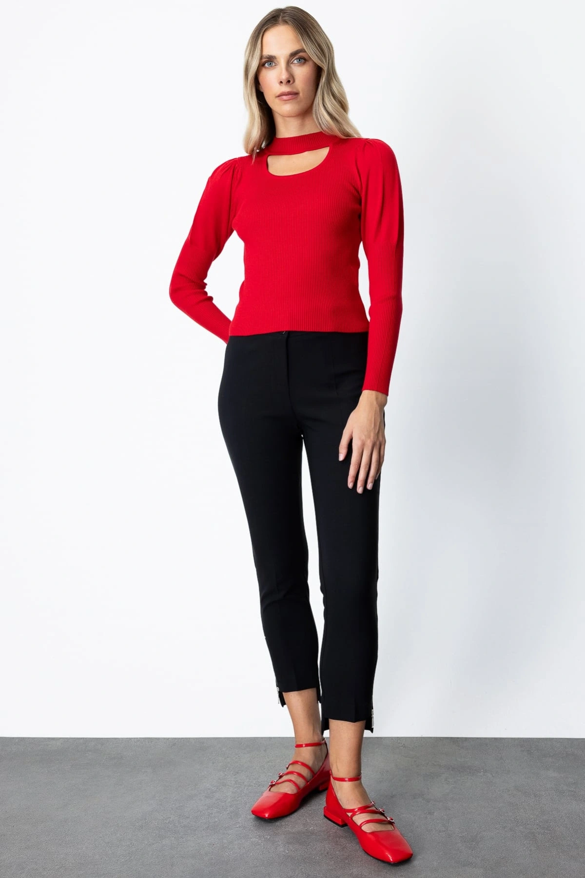 On Fashion Kadın Yakası Pencereli Balon Kol Kırmızı Kazak 65303