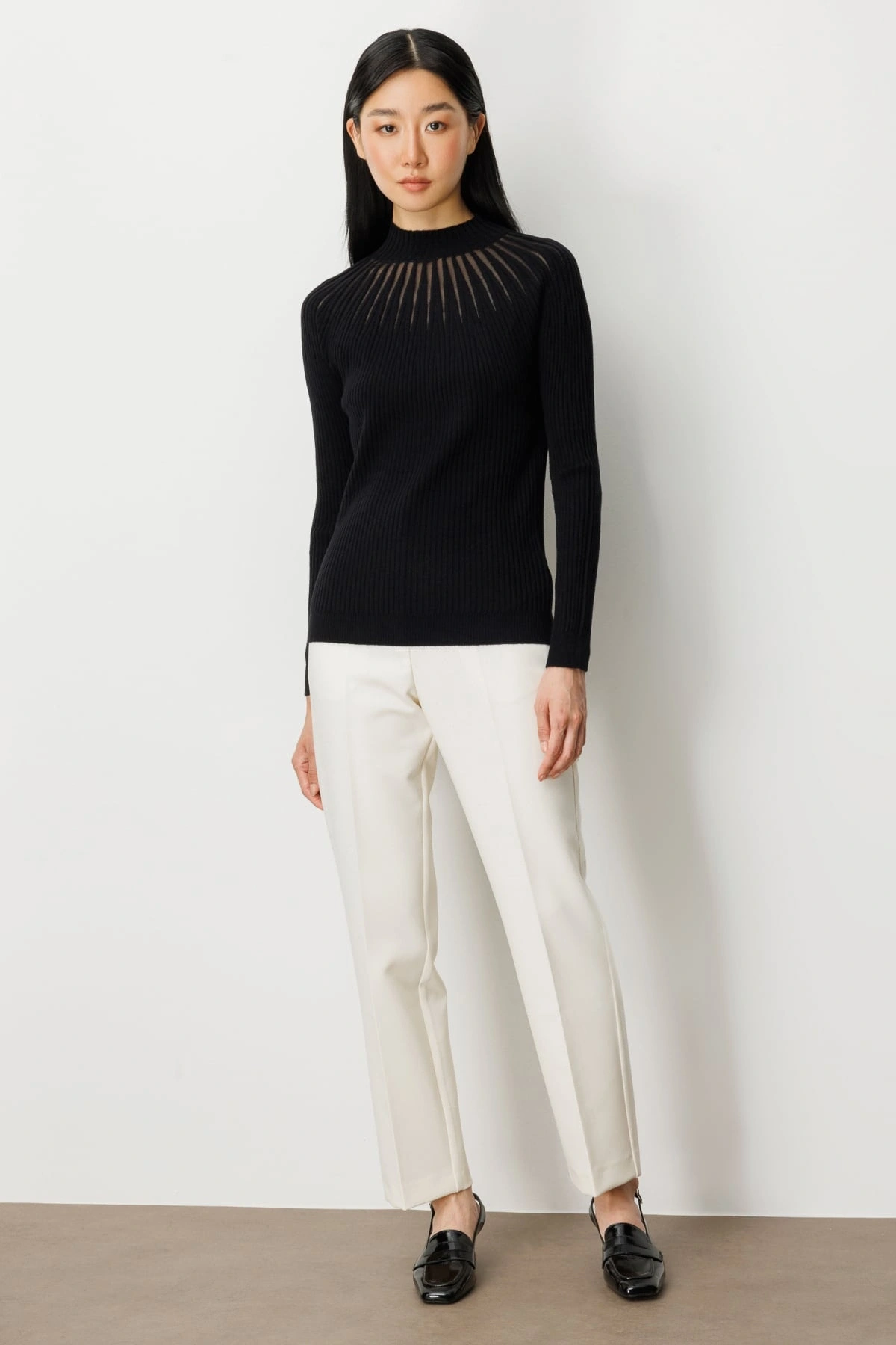 On Fashion Kadın Yakası Tül Dik Yaka Siyah Kazak 60384